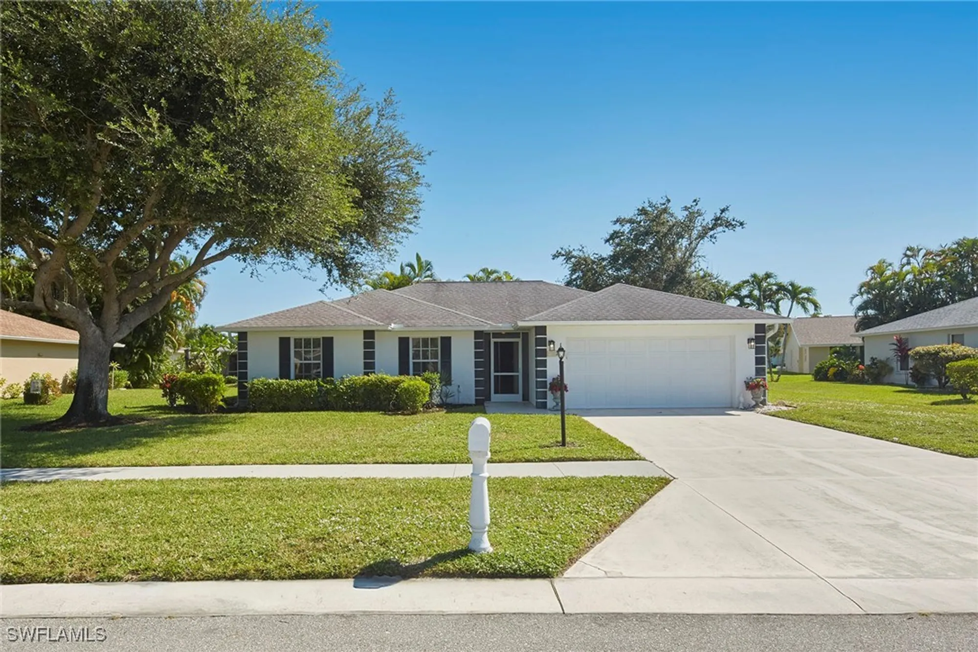 Property Slideshow image 1 of 22 | 214 marseille dr, Naples, FL, 34112