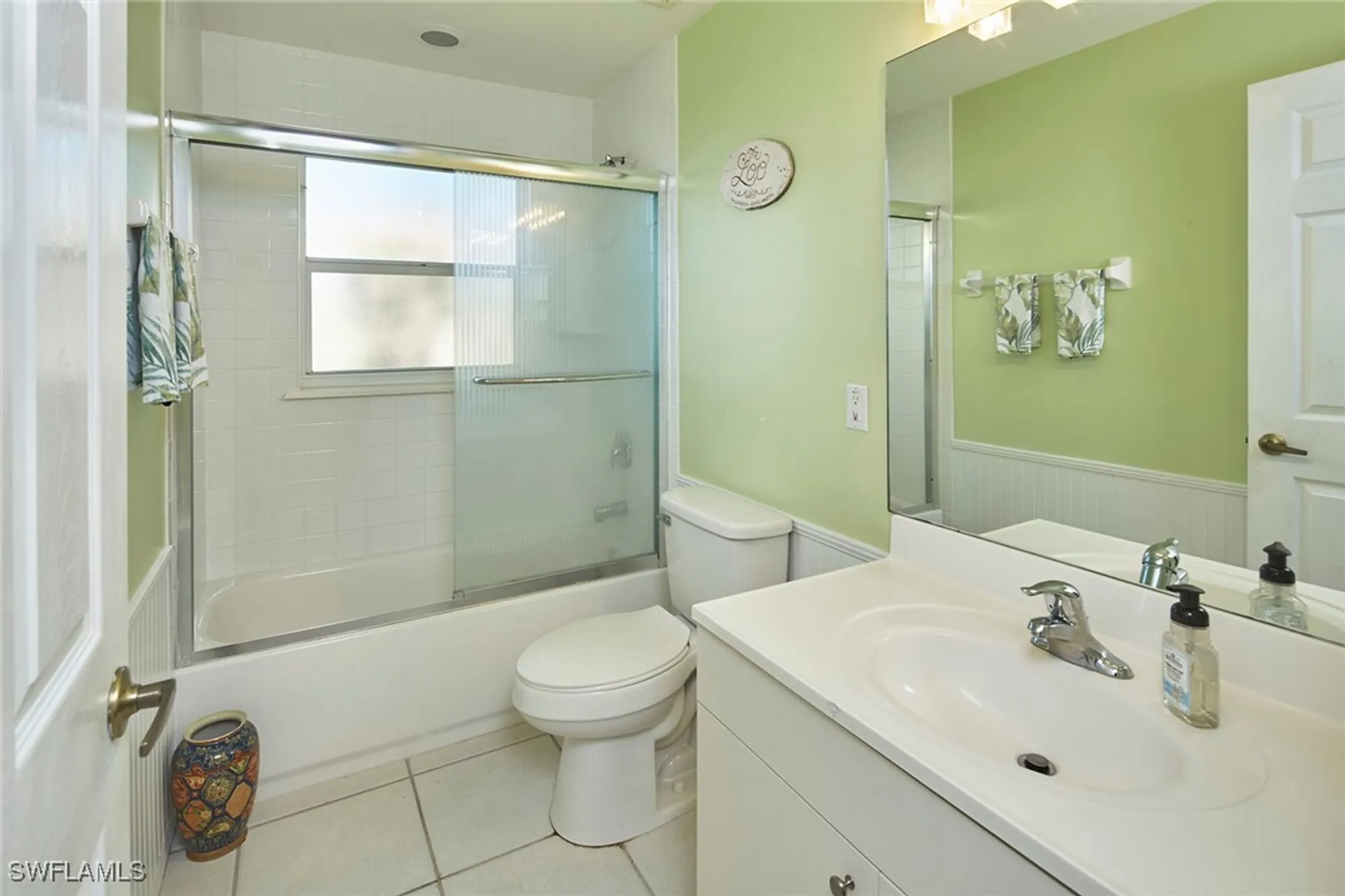 Property Slideshow image 11 of 22 | 214 marseille dr, Naples, FL, 34112