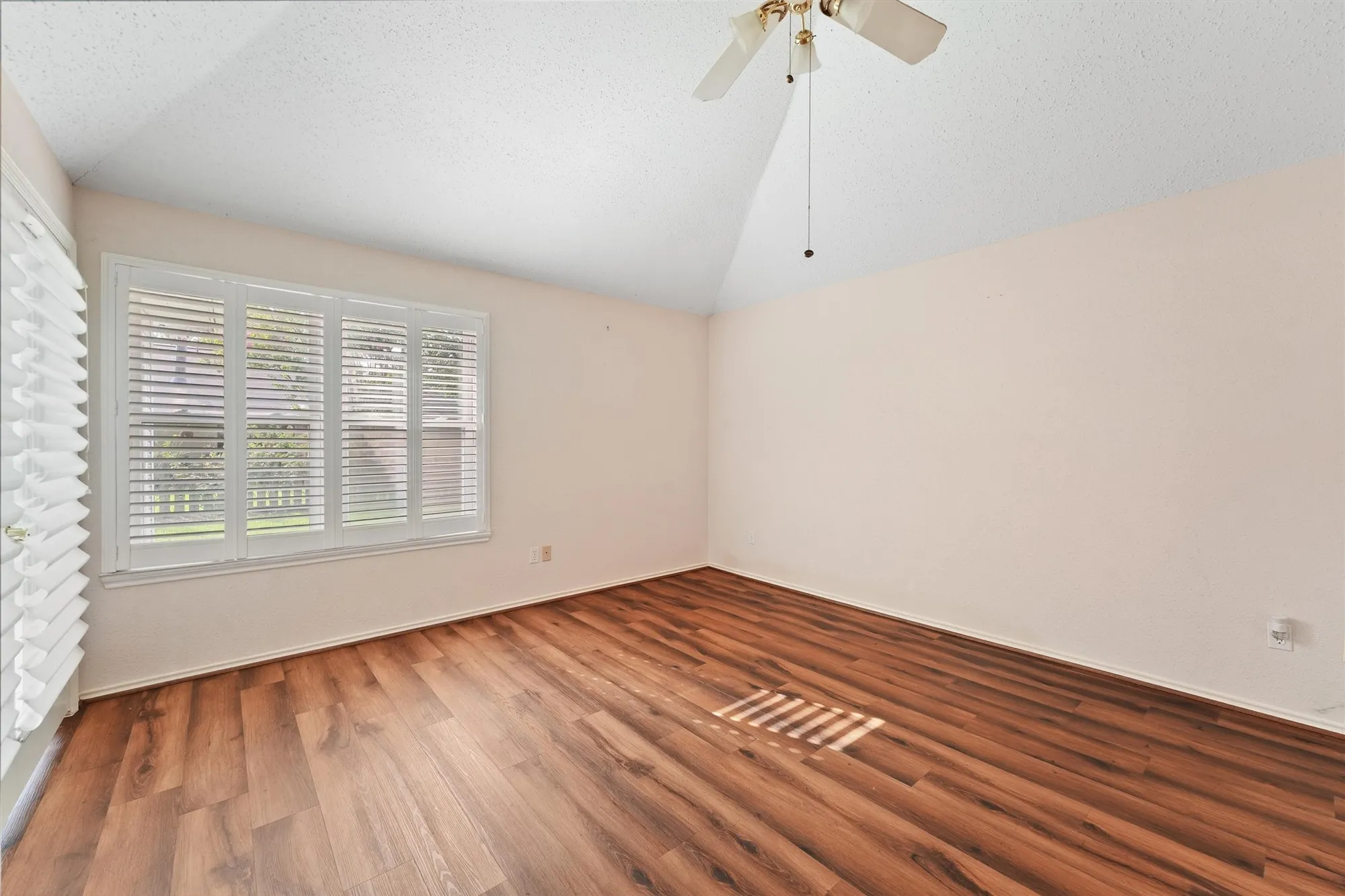 Property Slideshow image 19 of 31 | 706 rosefield ct, Pearland, TX, 77584