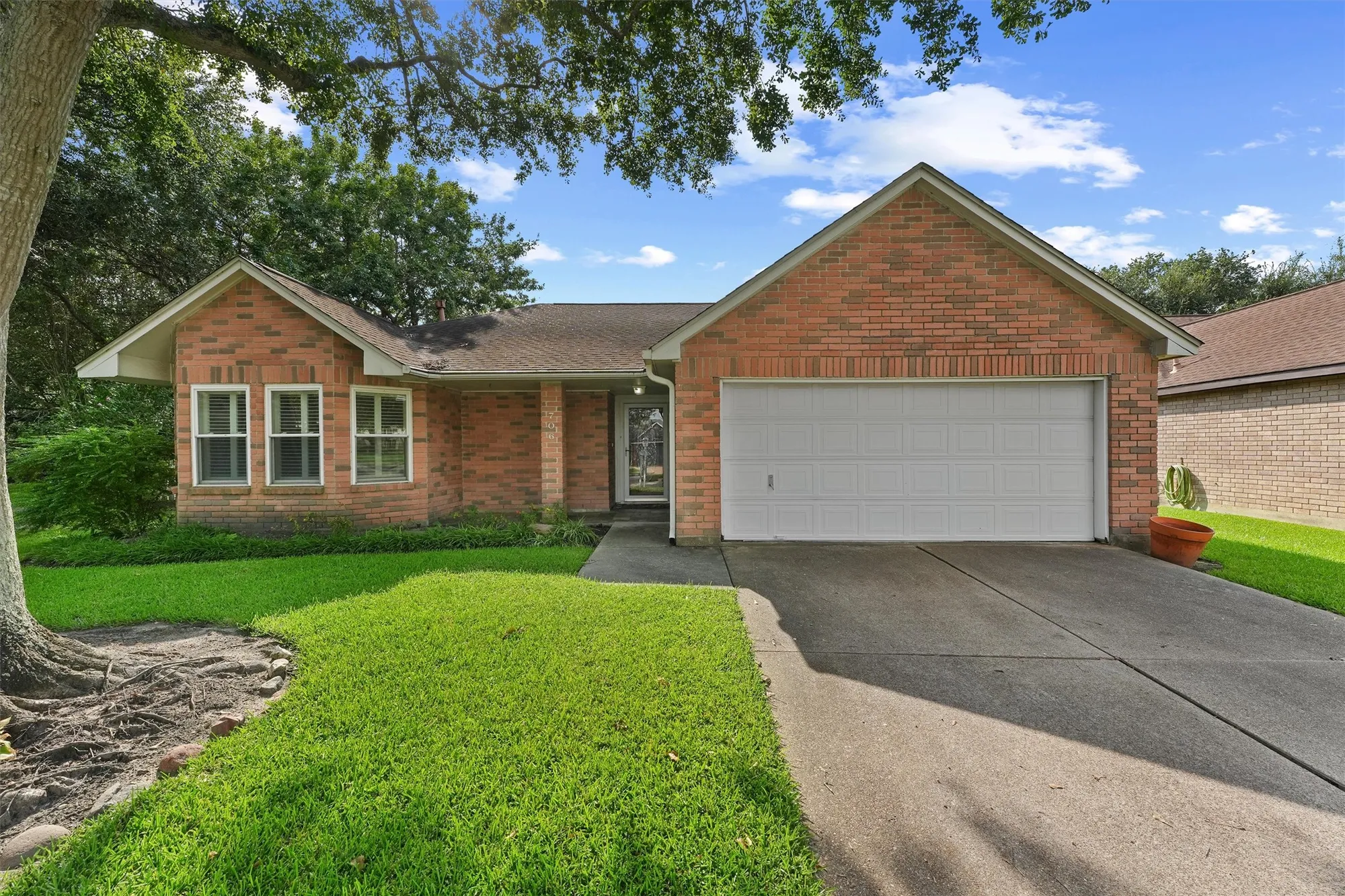 Property Slideshow image 1 of 31 | 706 rosefield ct, Pearland, TX, 77584