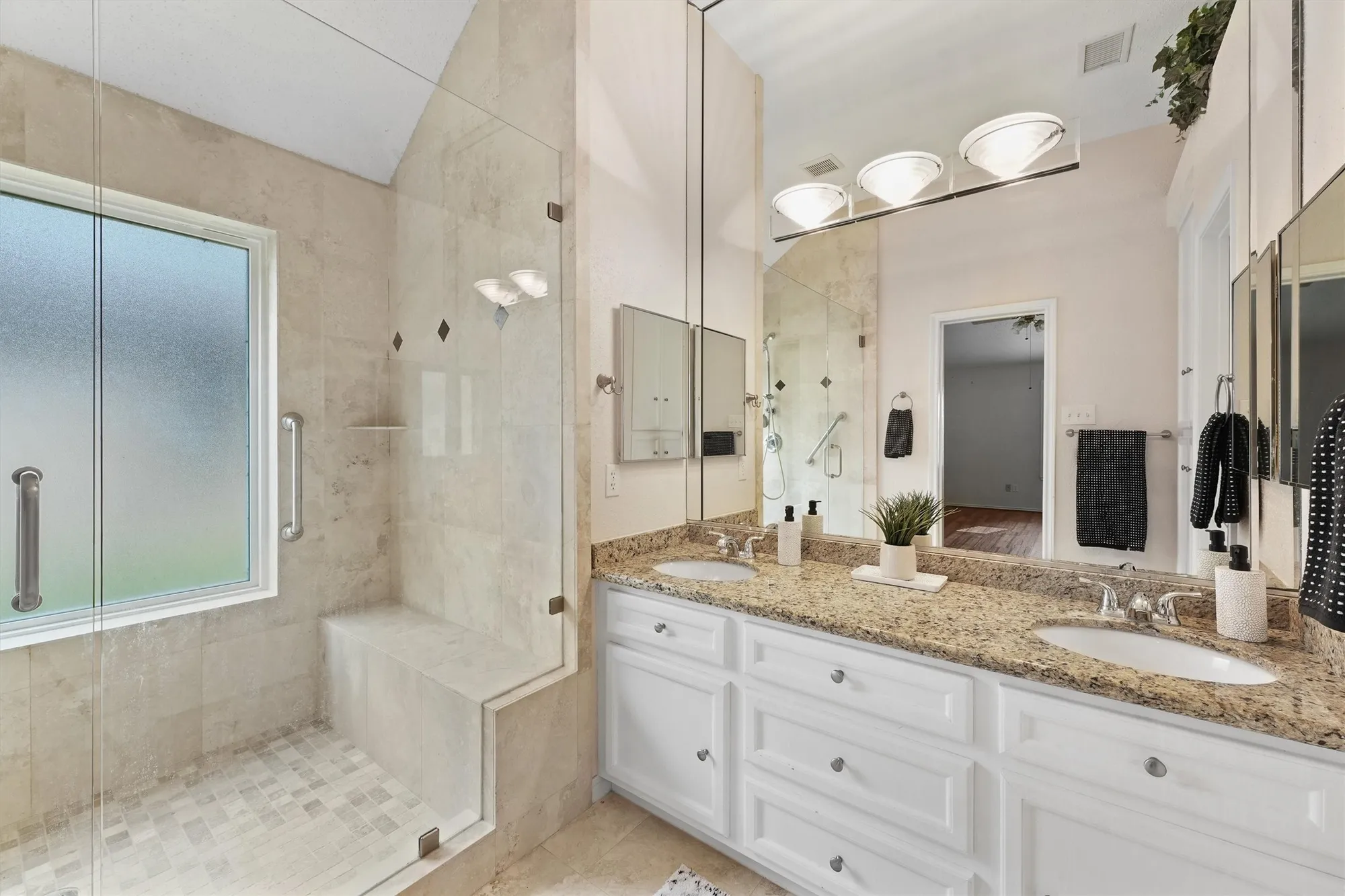 Property Slideshow image 21 of 31 | 706 rosefield ct, Pearland, TX, 77584