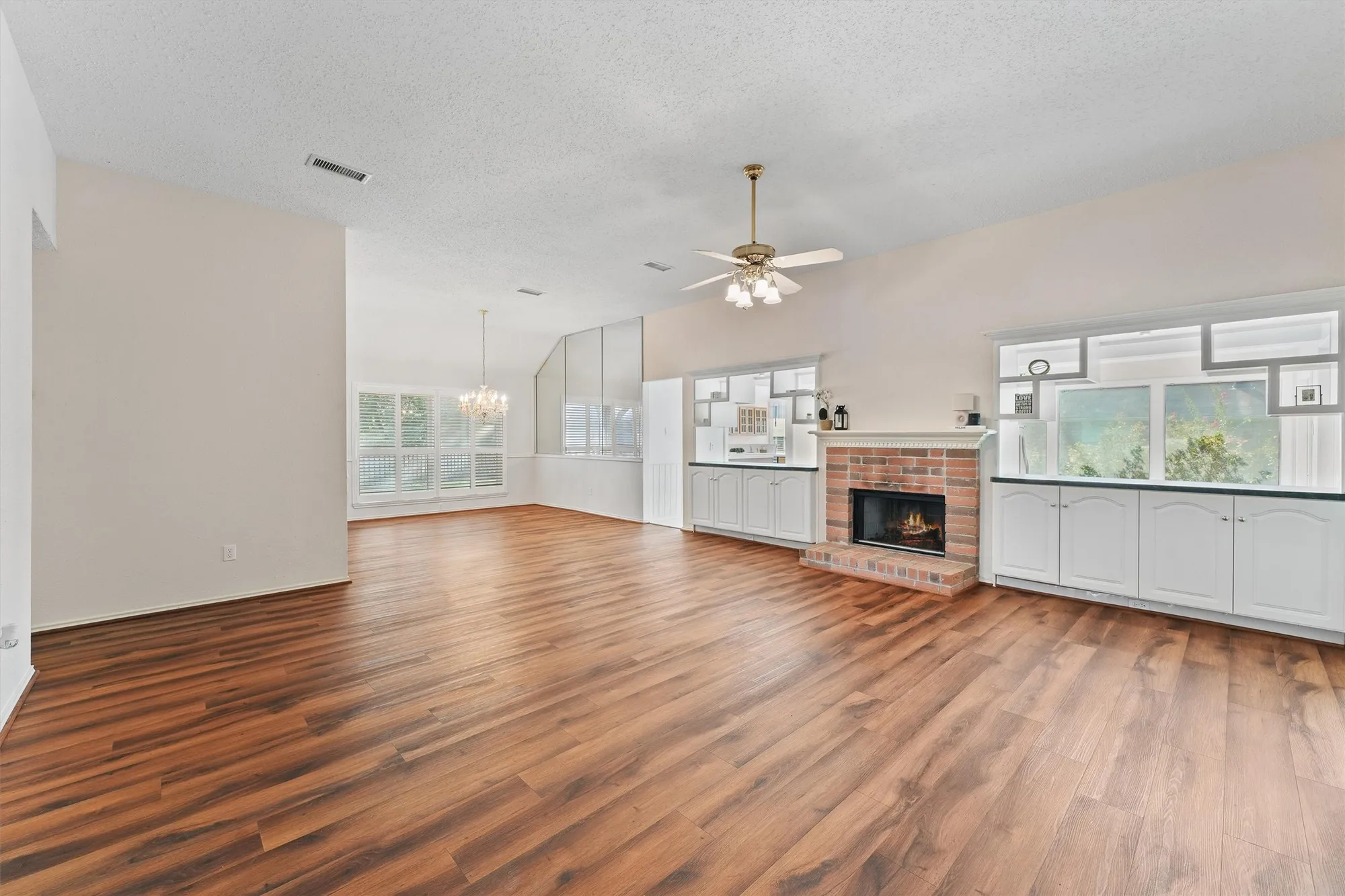 Property Slideshow image 4 of 31 | 706 rosefield ct, Pearland, TX, 77584