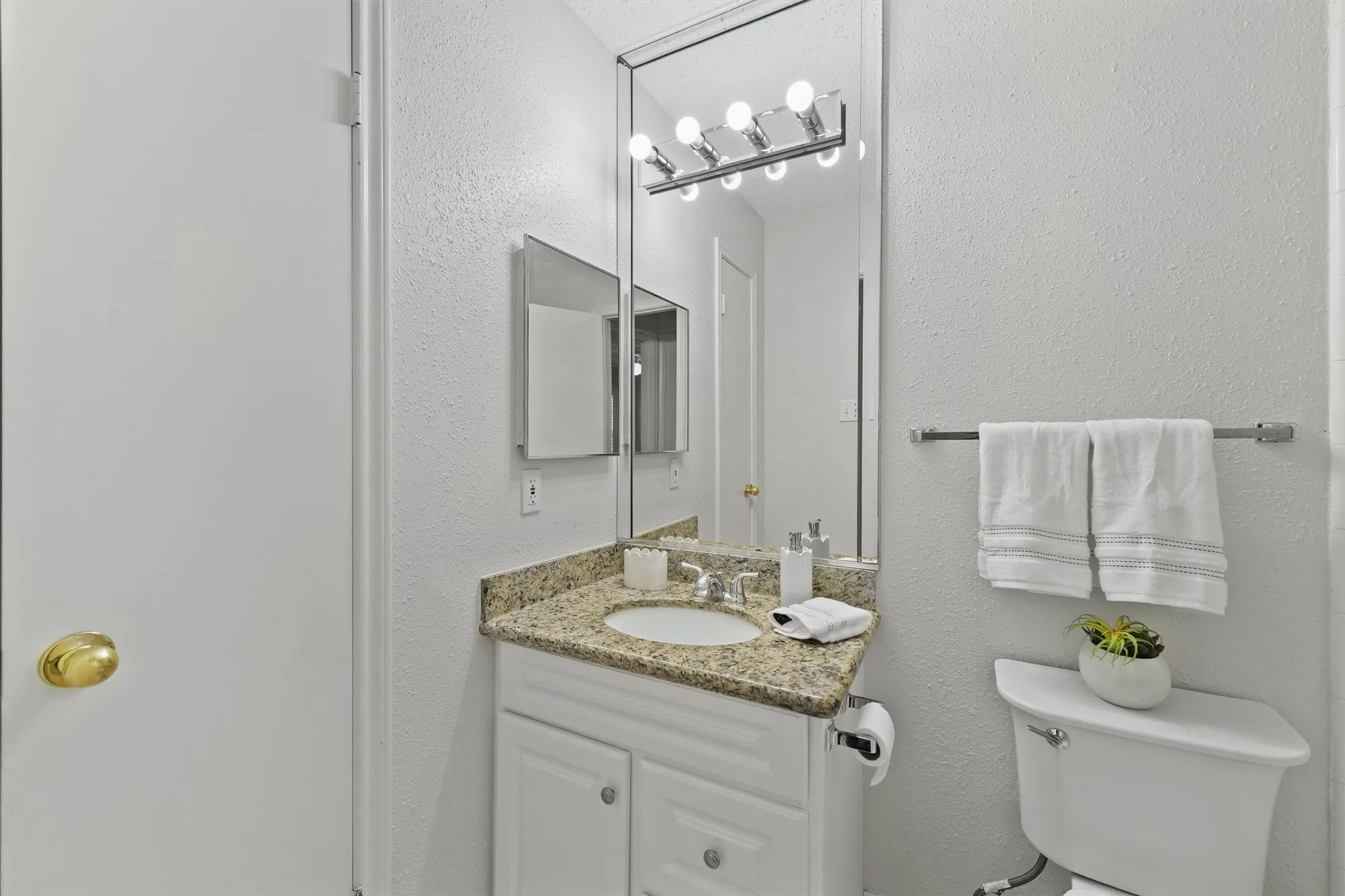 Property Slideshow image 8 of 31 | 706 rosefield ct, Pearland, TX, 77584