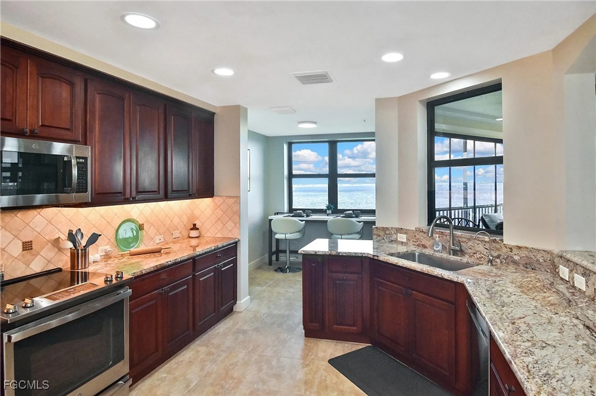 Property Slideshow image 12 of 48 | 11600 court of palms 606, Fort Myers, FL, 33908