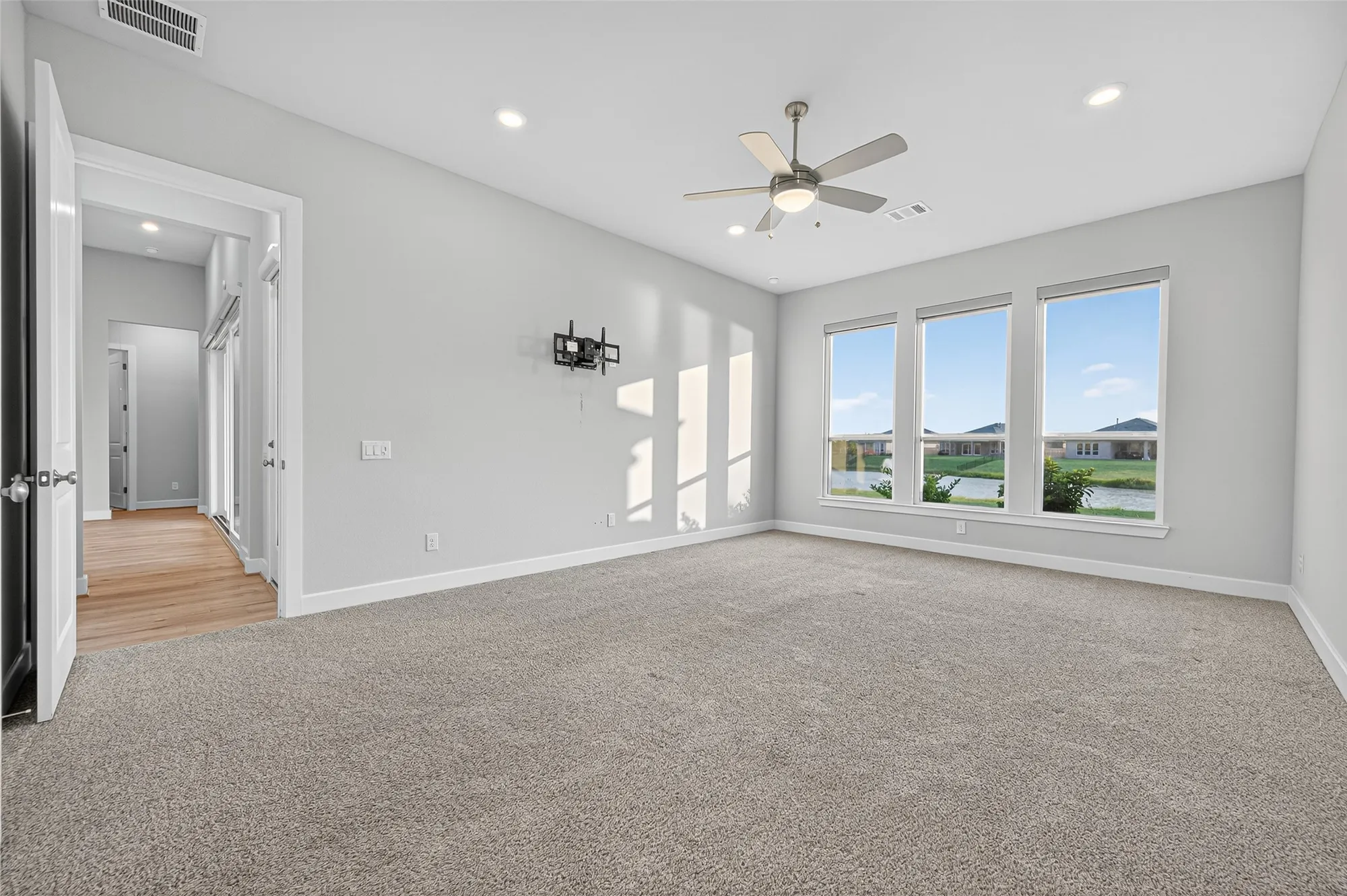 Property Slideshow image 21 of 44 | 4714 copper falls ln, Fulshear, TX, 77441