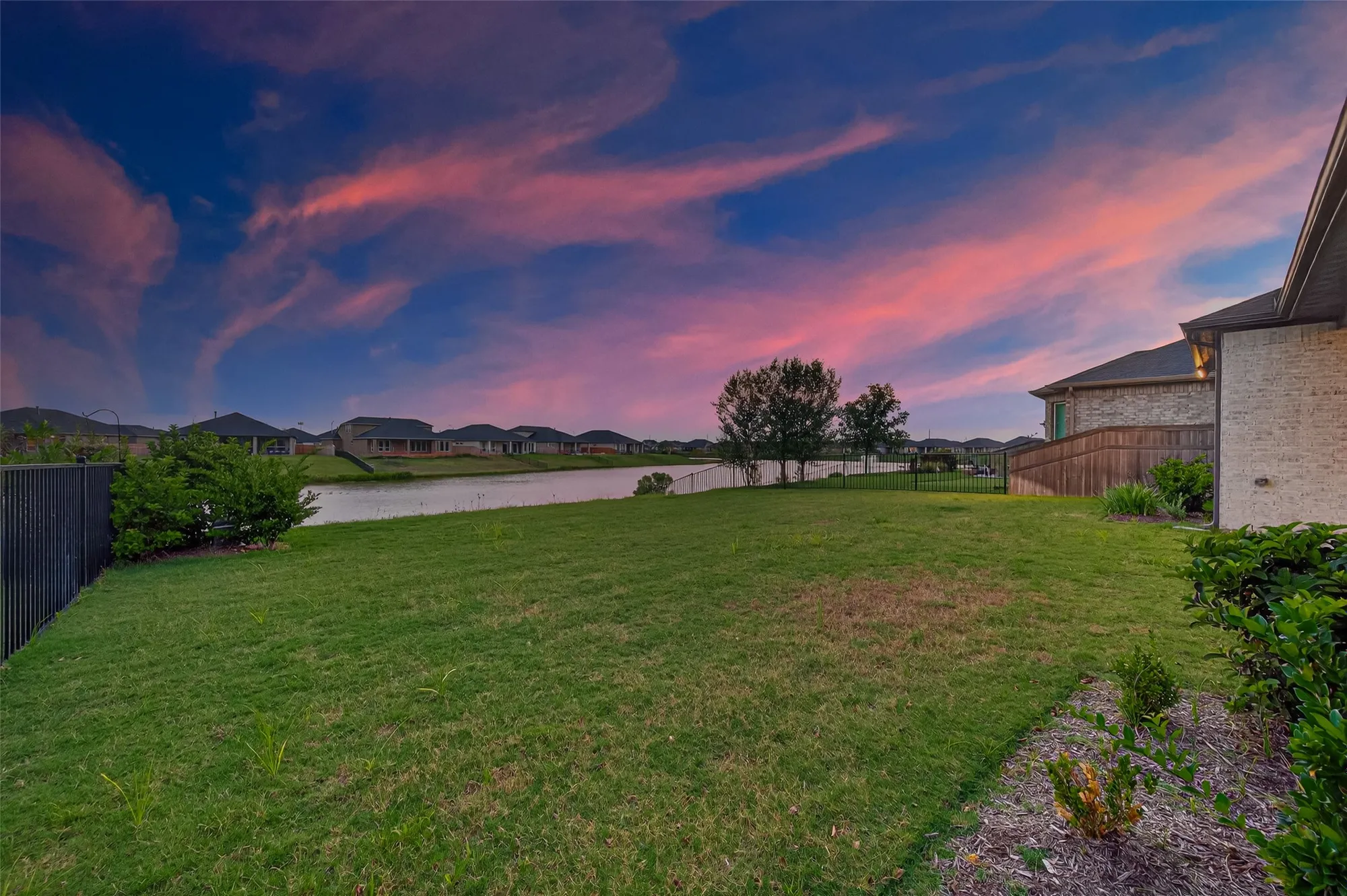 Property Slideshow image 30 of 44 | 4714 copper falls ln, Fulshear, TX, 77441