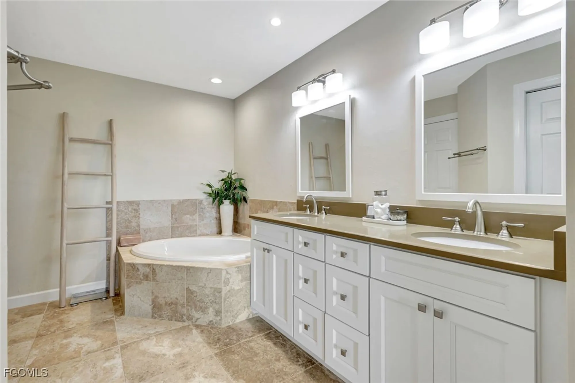 Property Slideshow image 17 of 48 | 3311 glen cairn ct 102, Bonita Springs, FL, 34134