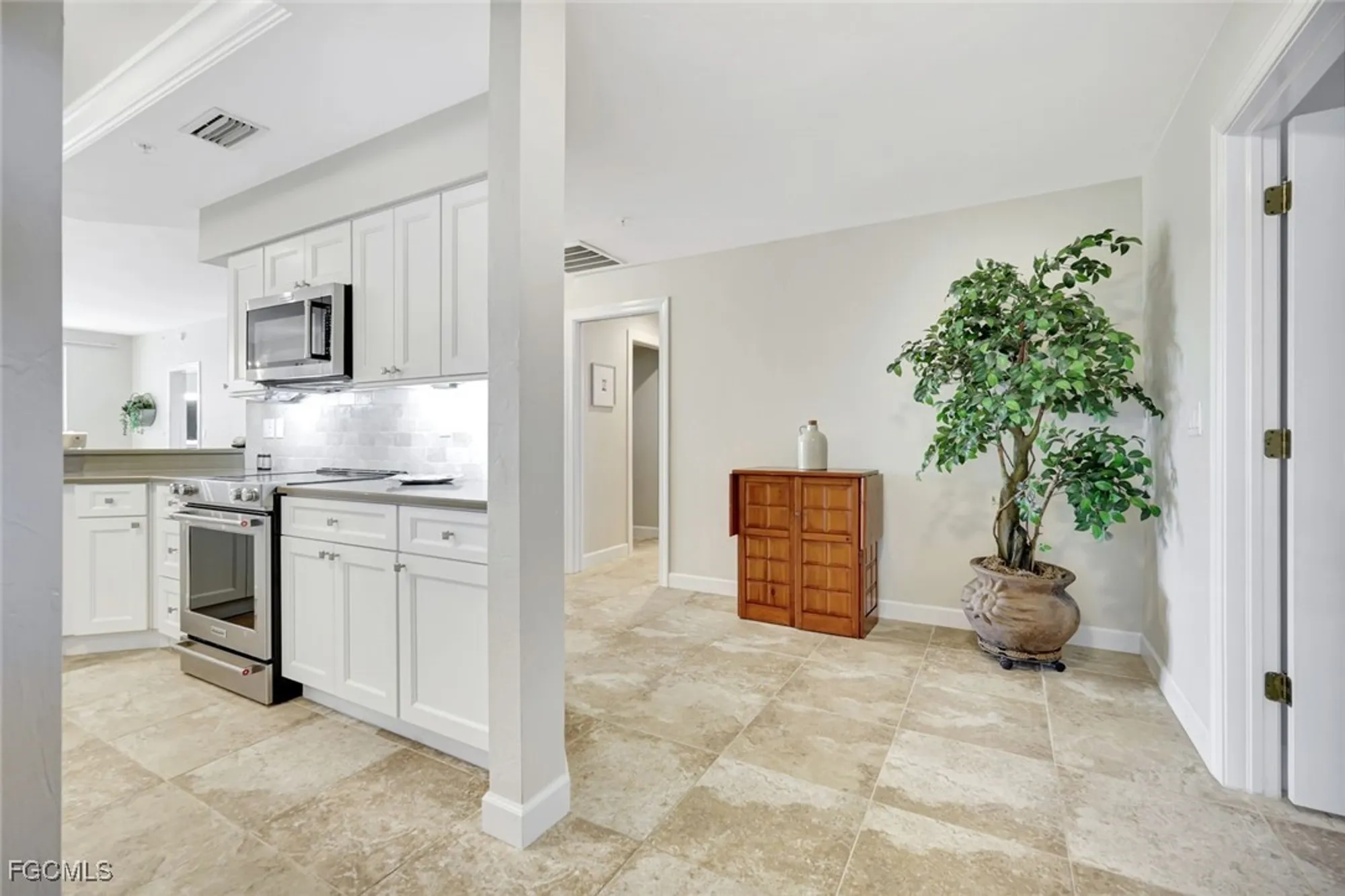 Property Slideshow image 7 of 48 | 3311 glen cairn ct 102, Bonita Springs, FL, 34134