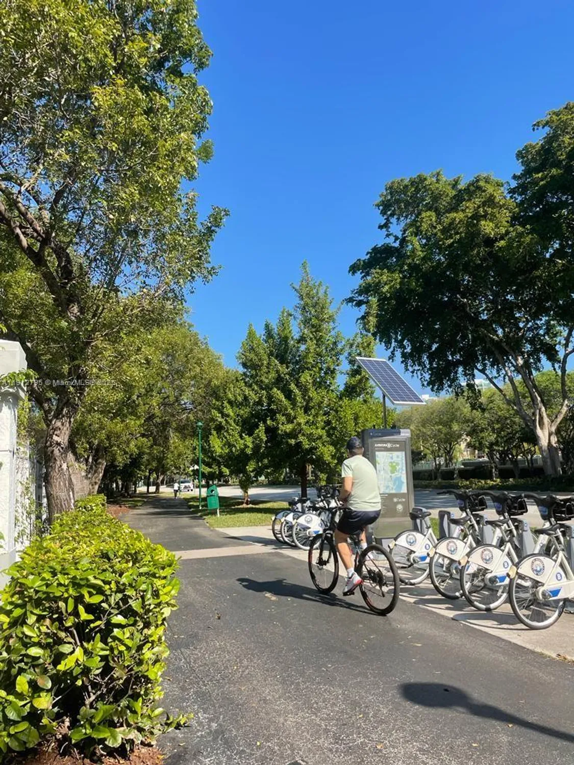 Property Slideshow image 15 of 15 | 20400 w country club dr 615, Aventura, FL, 33180