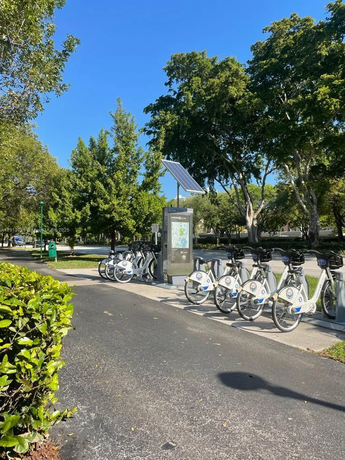 Property Slideshow image 11 of 15 | 20400 w country club dr 615, Aventura, FL, 33180