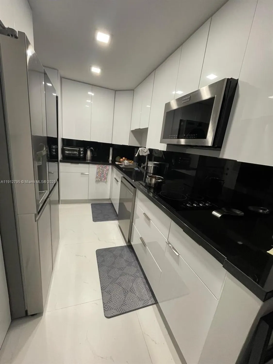 Property Slideshow image 4 of 15 | 20400 w country club dr 615, Aventura, FL, 33180