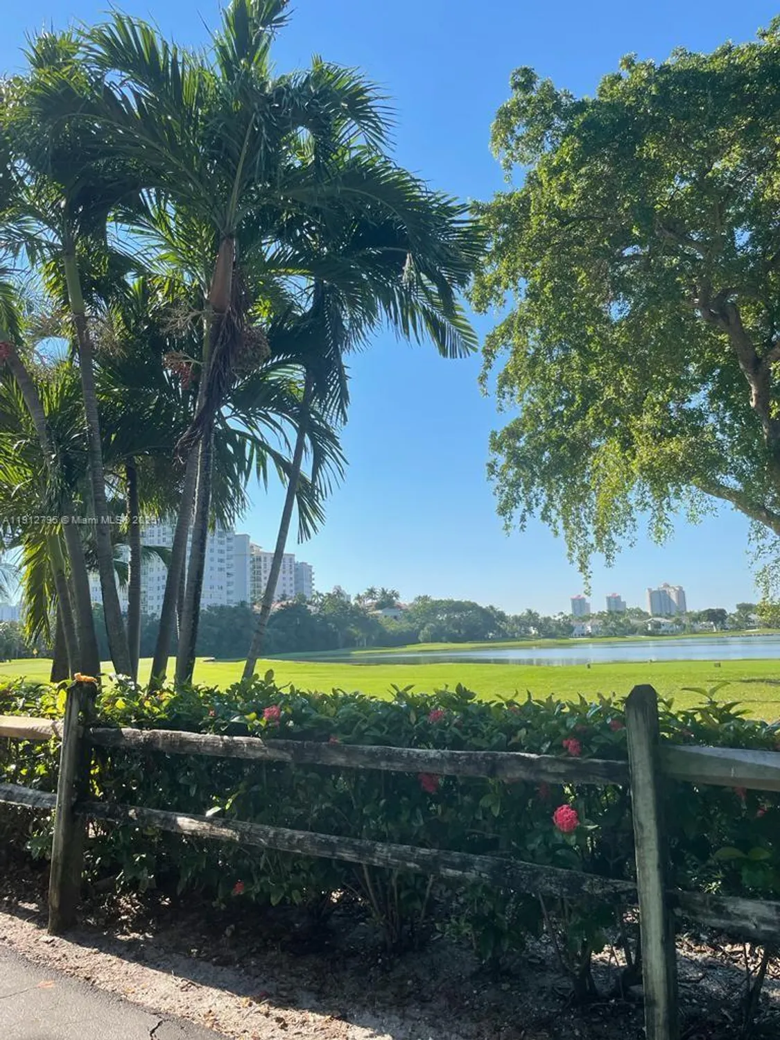 Property Slideshow image 9 of 15 | 20400 w country club dr 615, Aventura, FL, 33180