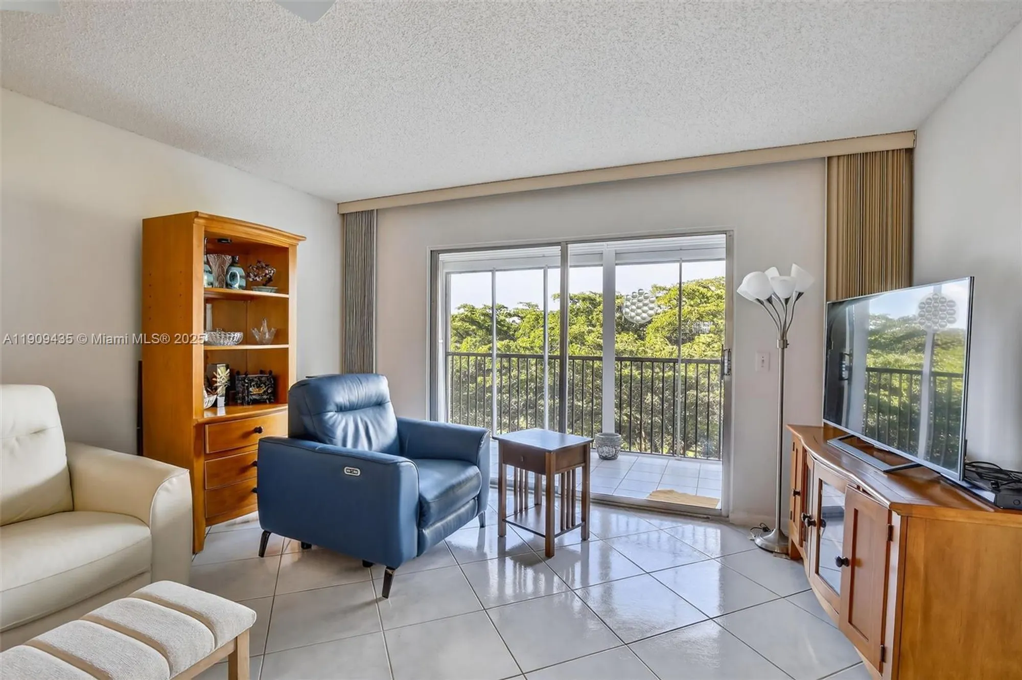 Property Slideshow image 19 of 44 | 13105 sw 16th ct 407l, Pembroke Pines, FL, 33027