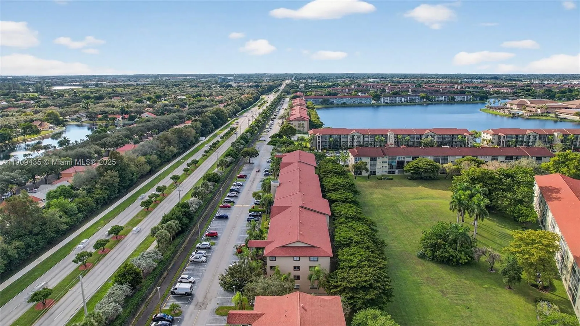Property Slideshow image 11 of 44 | 13105 sw 16th ct 407l, Pembroke Pines, FL, 33027