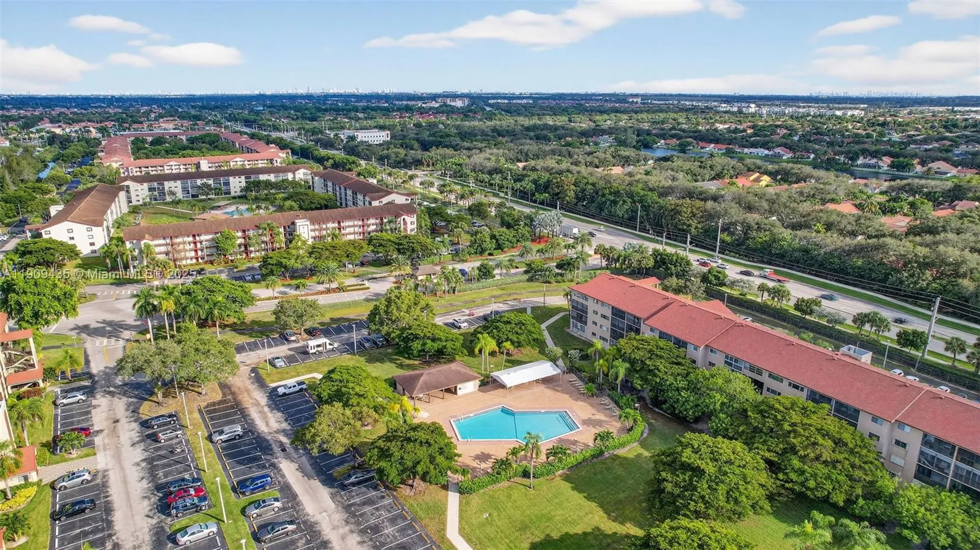 Property Slideshow image 13 of 44 | 13105 sw 16th ct 407l, Pembroke Pines, FL, 33027