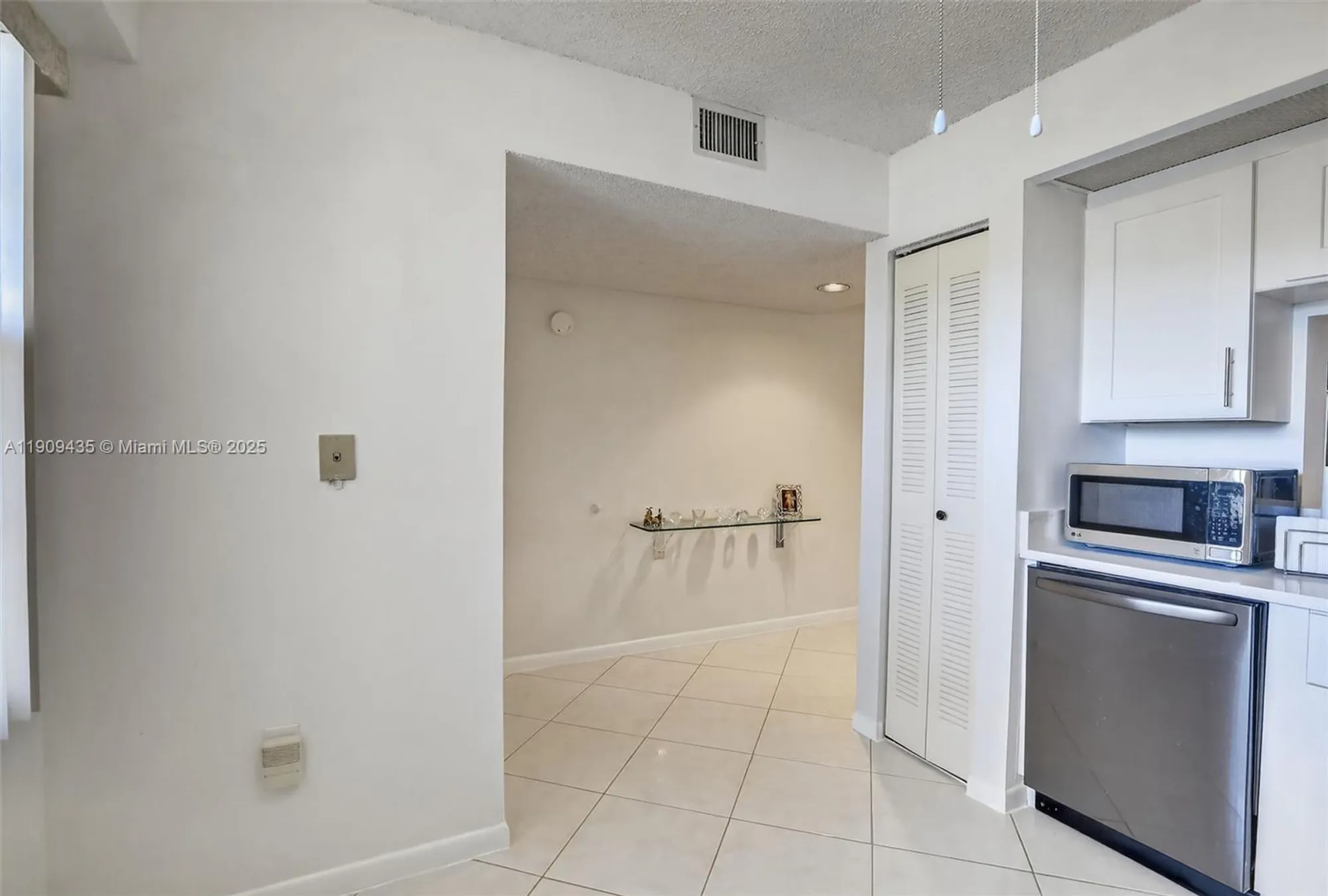 Property Slideshow image 5 of 44 | 13105 sw 16th ct 407l, Pembroke Pines, FL, 33027