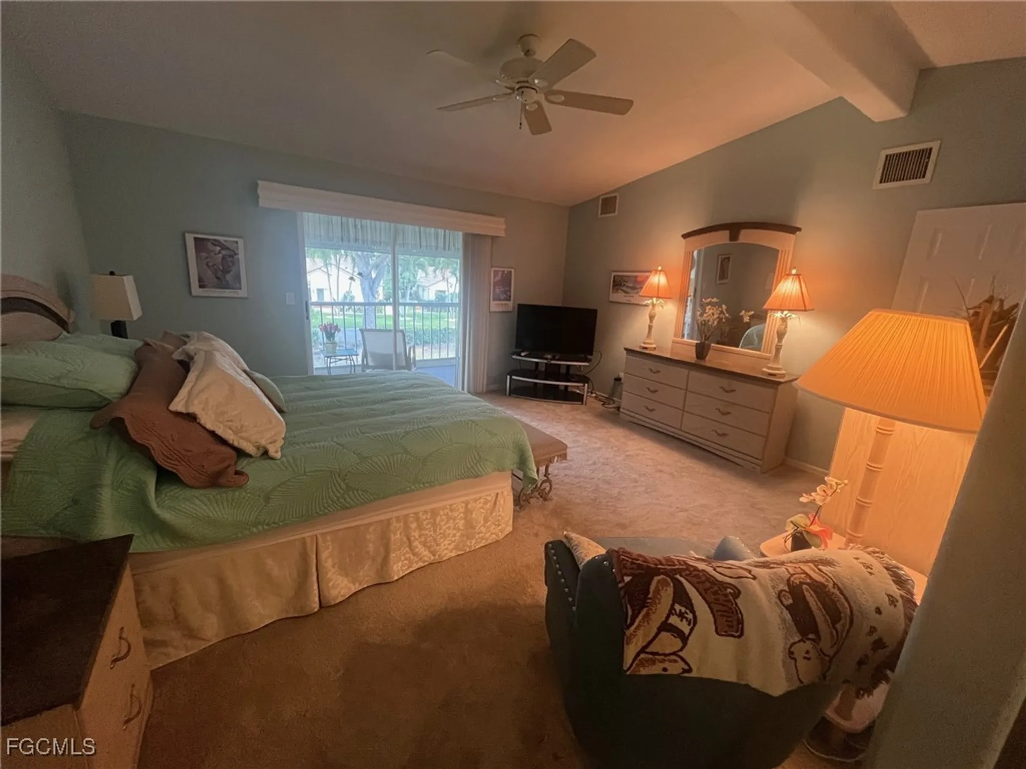 Property Slideshow image 10 of 44 | 13191 oakmont dr 8, Fort Myers, FL, 33907