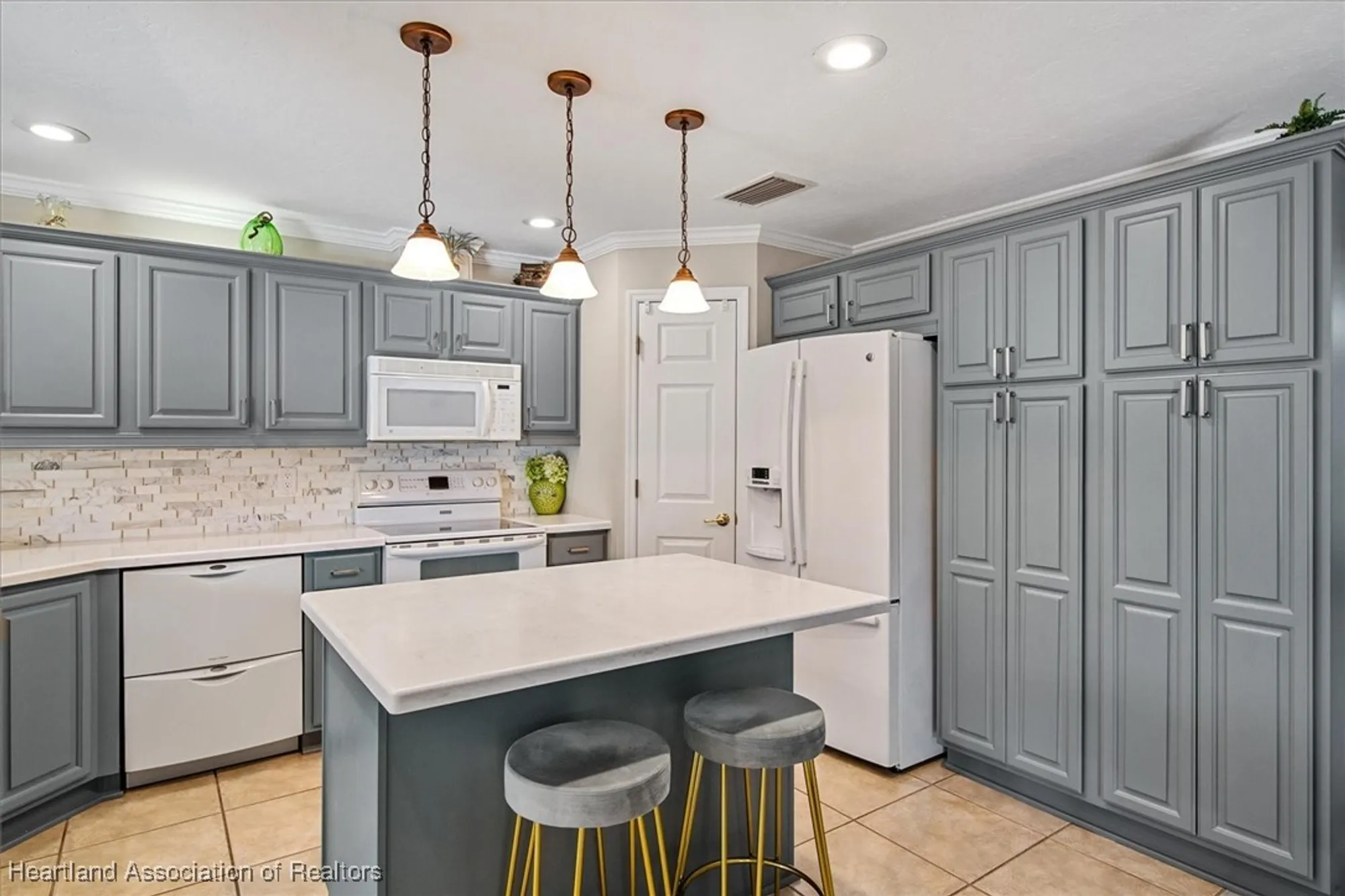 Property Slideshow image 9 of 50 | 3120 oakmont dr, Avon Park, FL, 33825