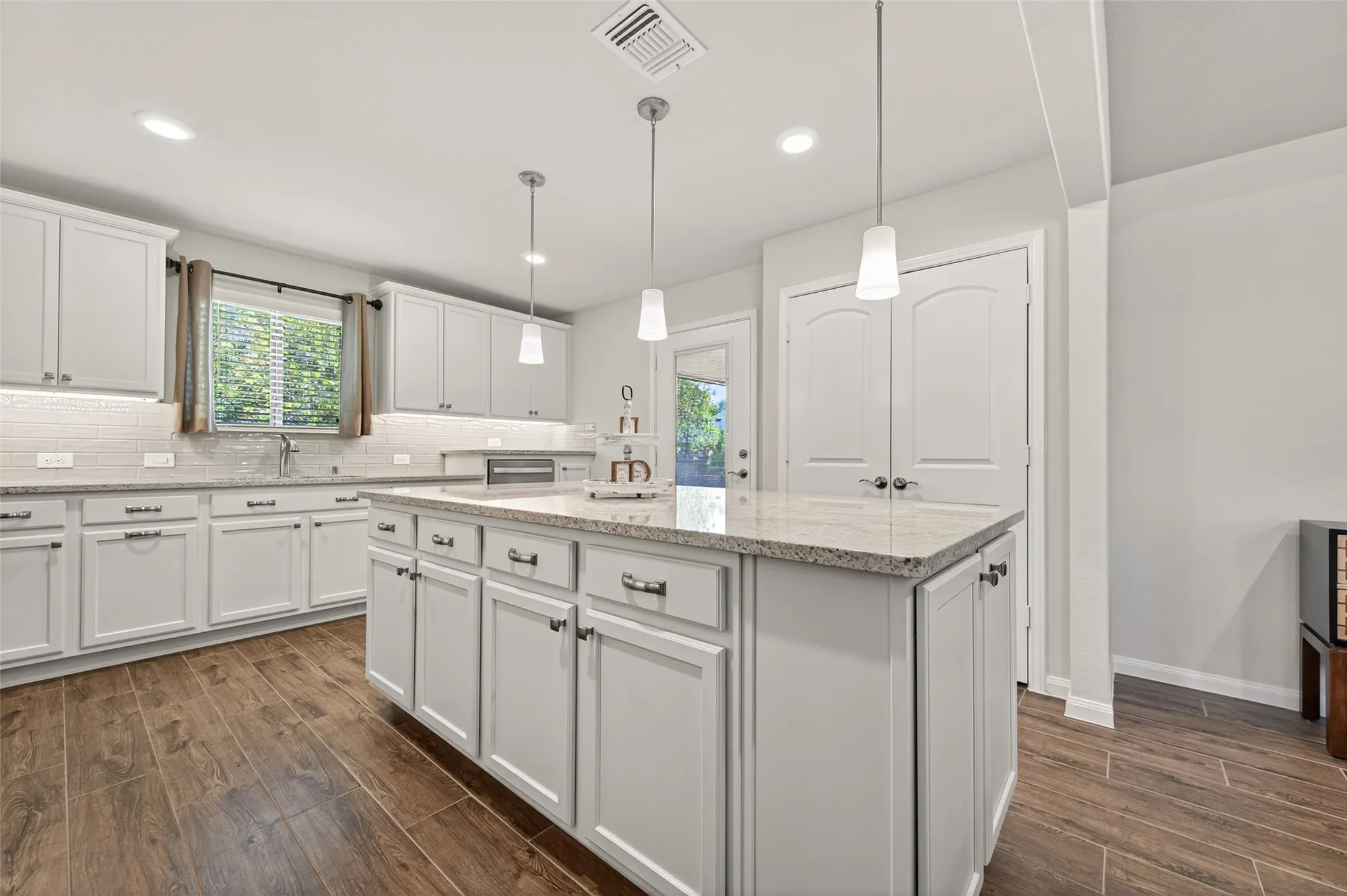 Property Slideshow image 18 of 42 | 269 flaxen chestnut, The Woodlands, TX, 77382