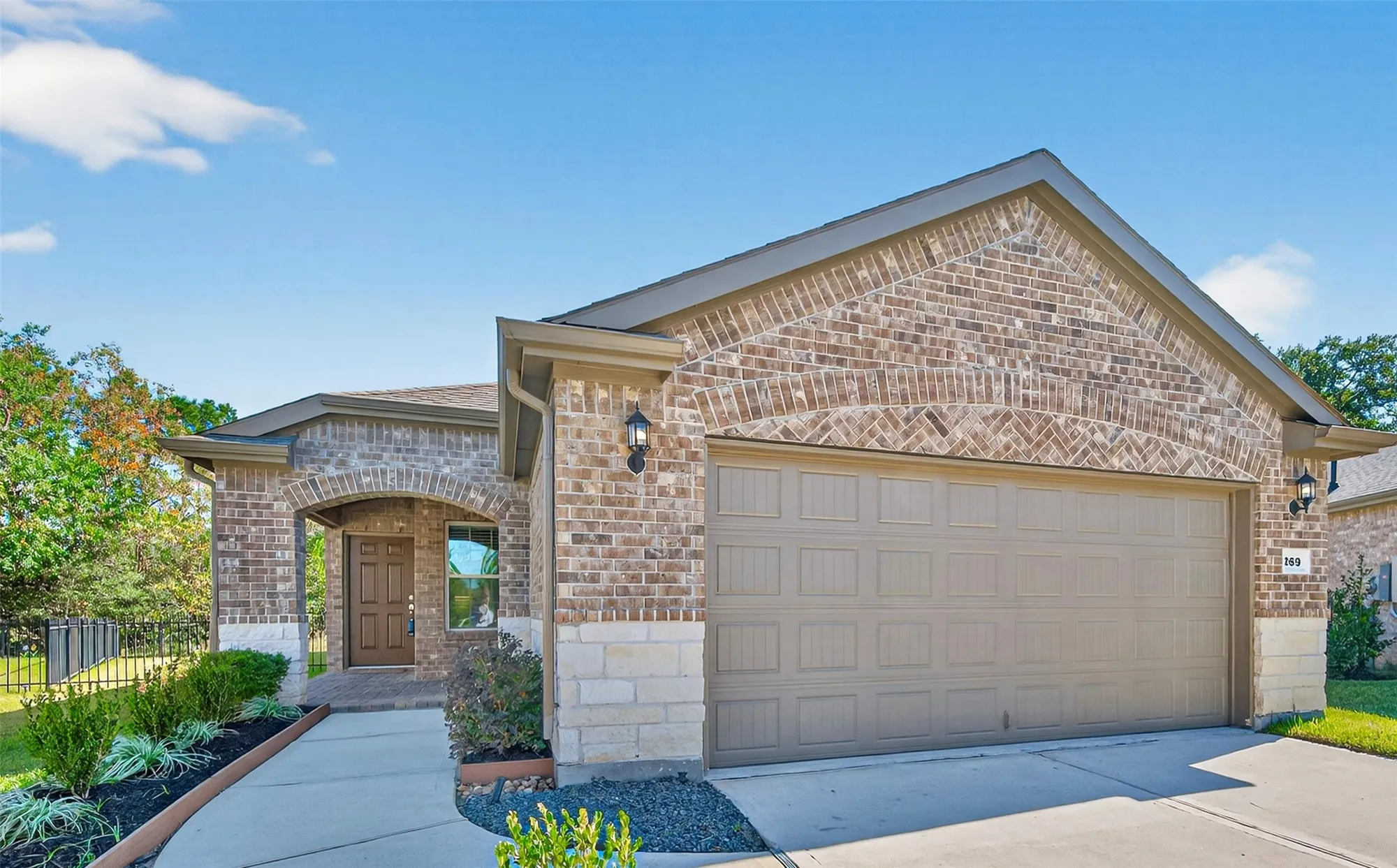 Property Slideshow image 1 of 42 | 269 flaxen chestnut, The Woodlands, TX, 77382