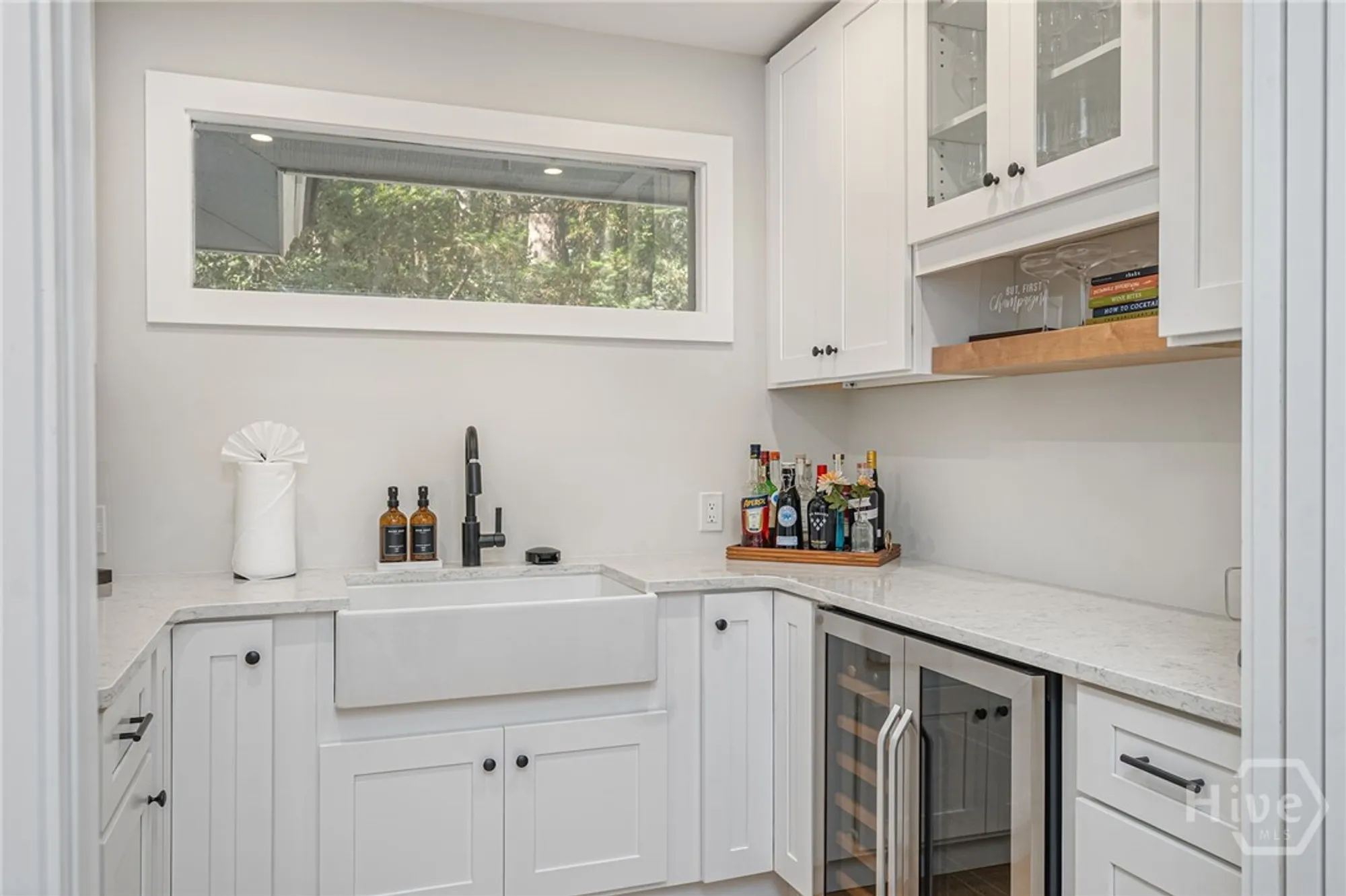 Property Slideshow image 14 of 27 | 10 howley ln, Savannah, GA, 31411