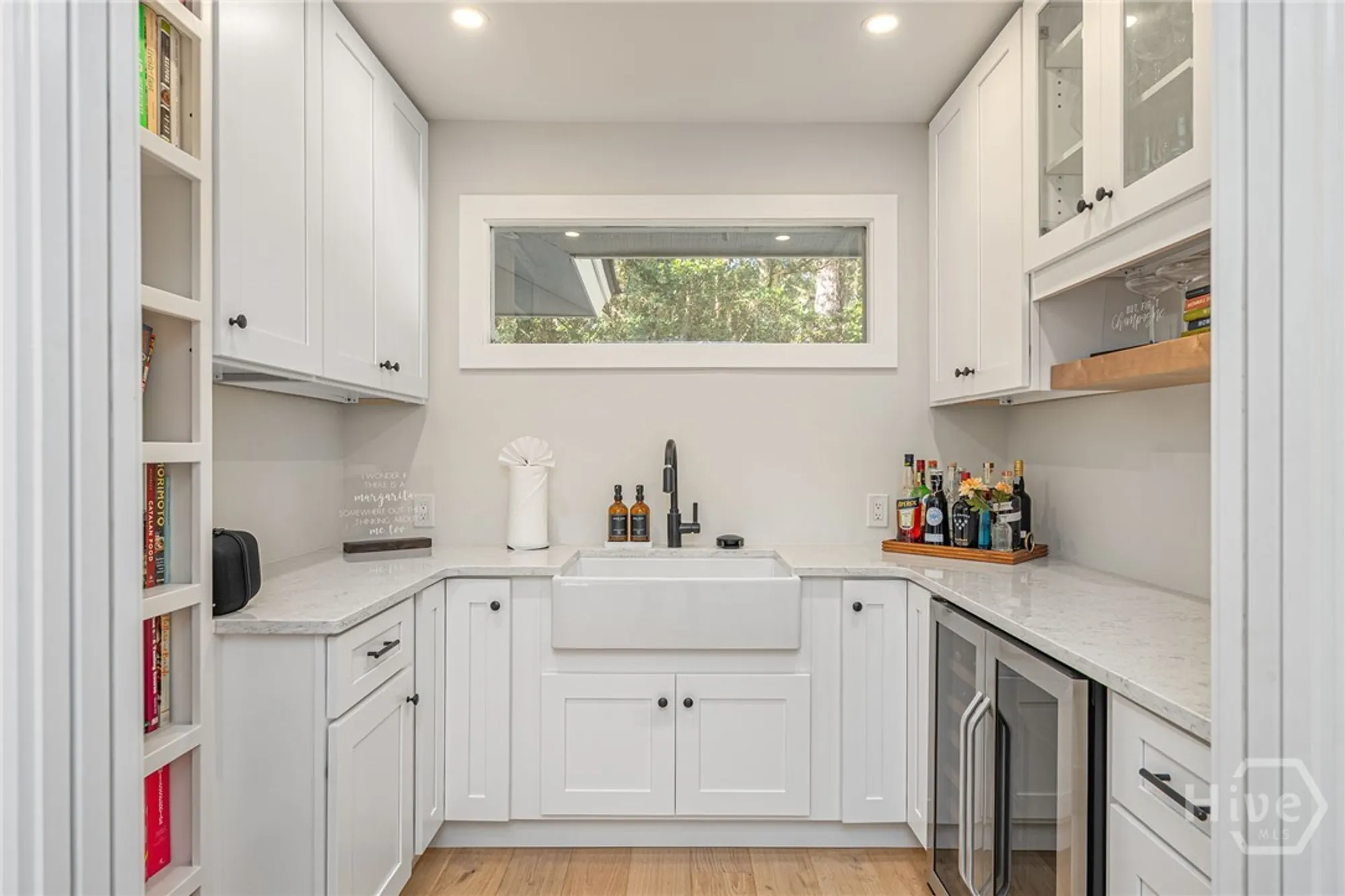 Property Slideshow image 16 of 27 | 10 howley ln, Savannah, GA, 31411