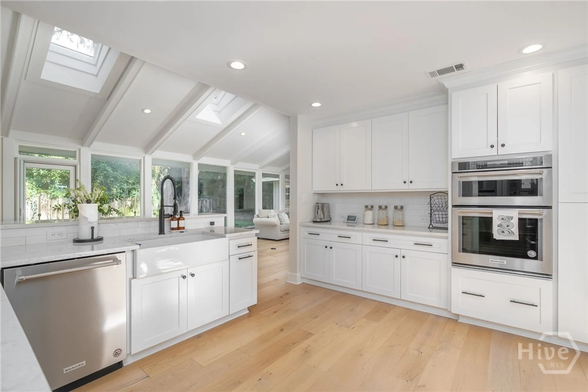 Property Slideshow image 10 of 27 | 10 howley ln, Savannah, GA, 31411