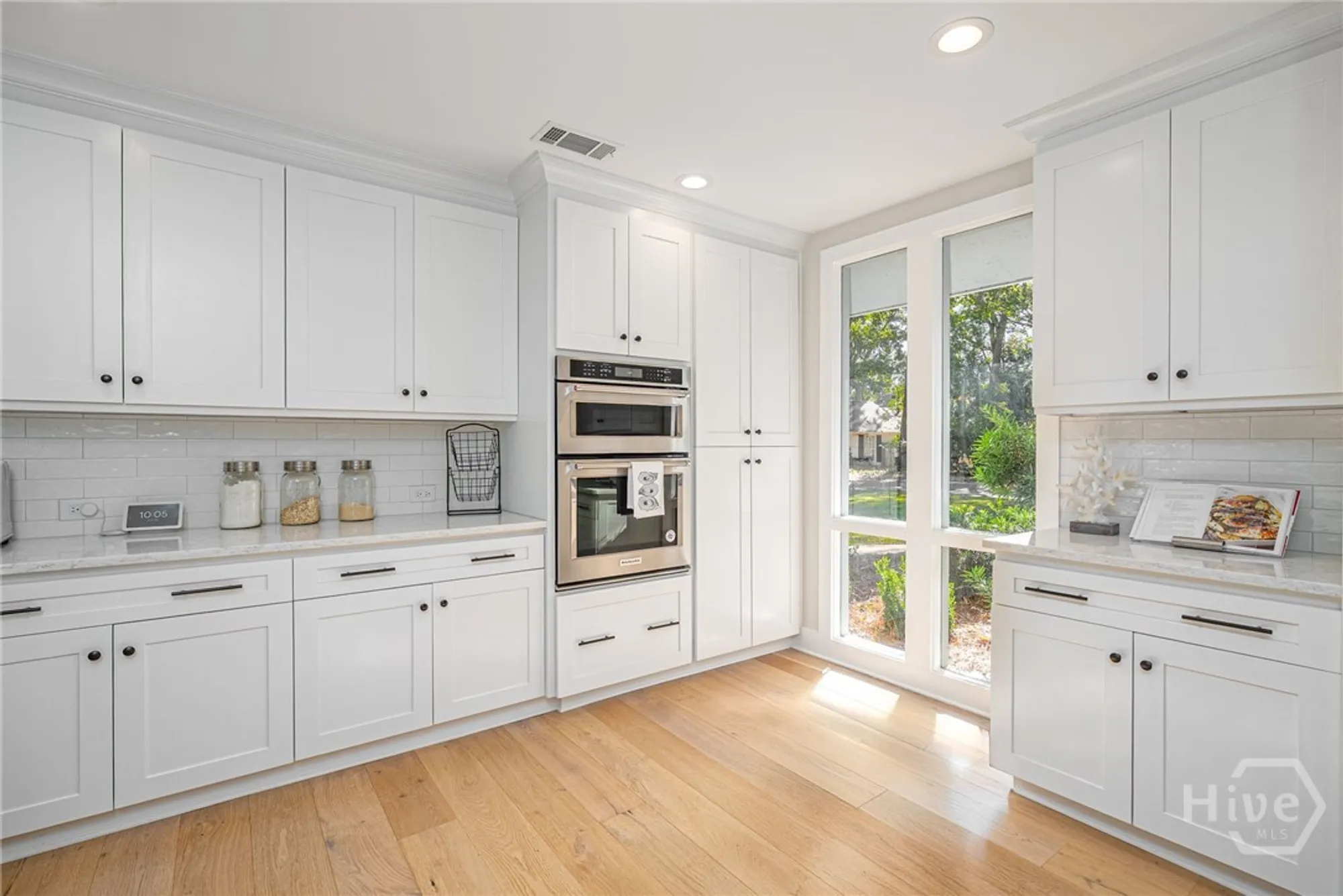 Property Slideshow image 11 of 27 | 10 howley ln, Savannah, GA, 31411