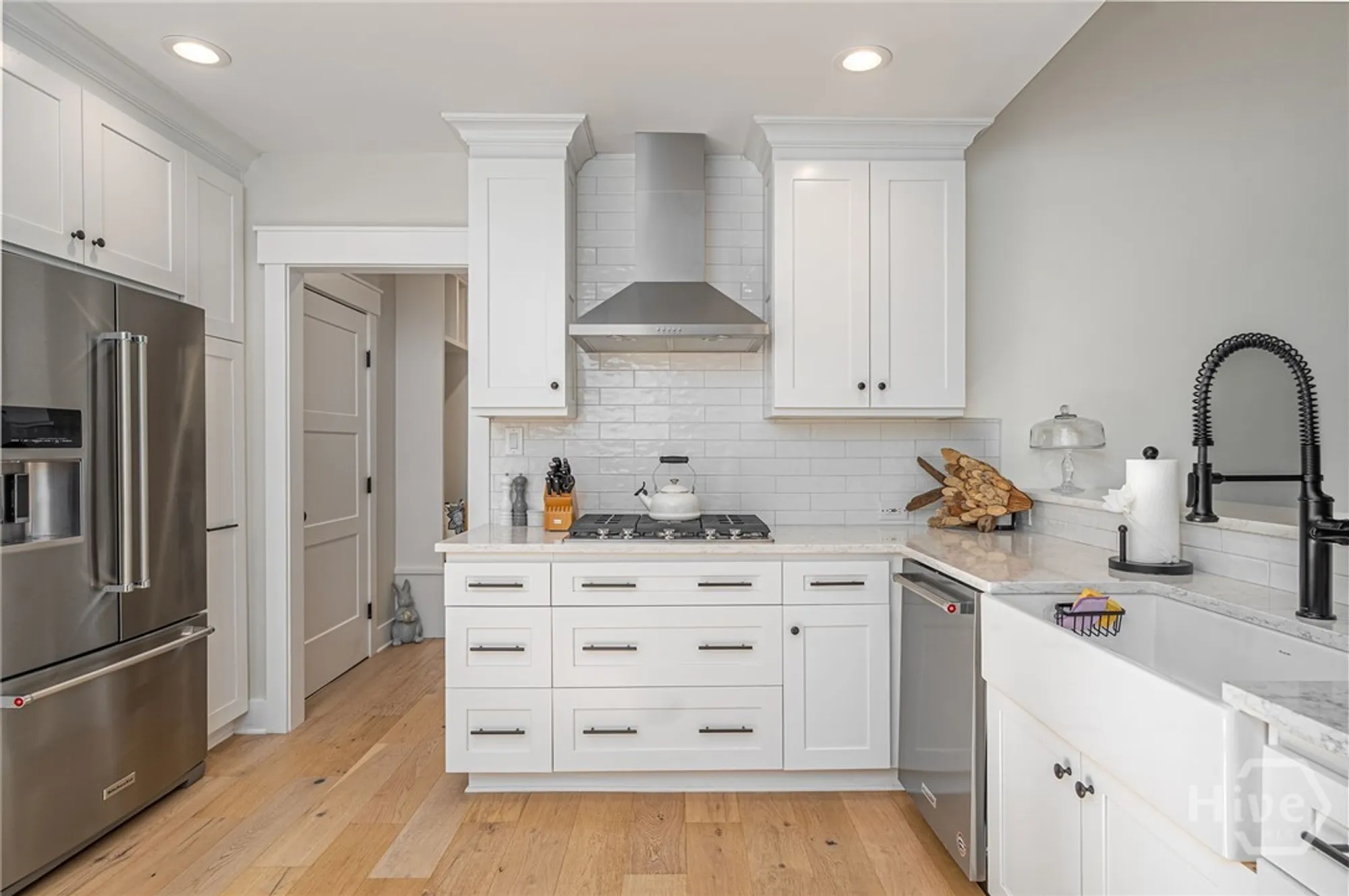 Property Slideshow image 12 of 27 | 10 howley ln, Savannah, GA, 31411