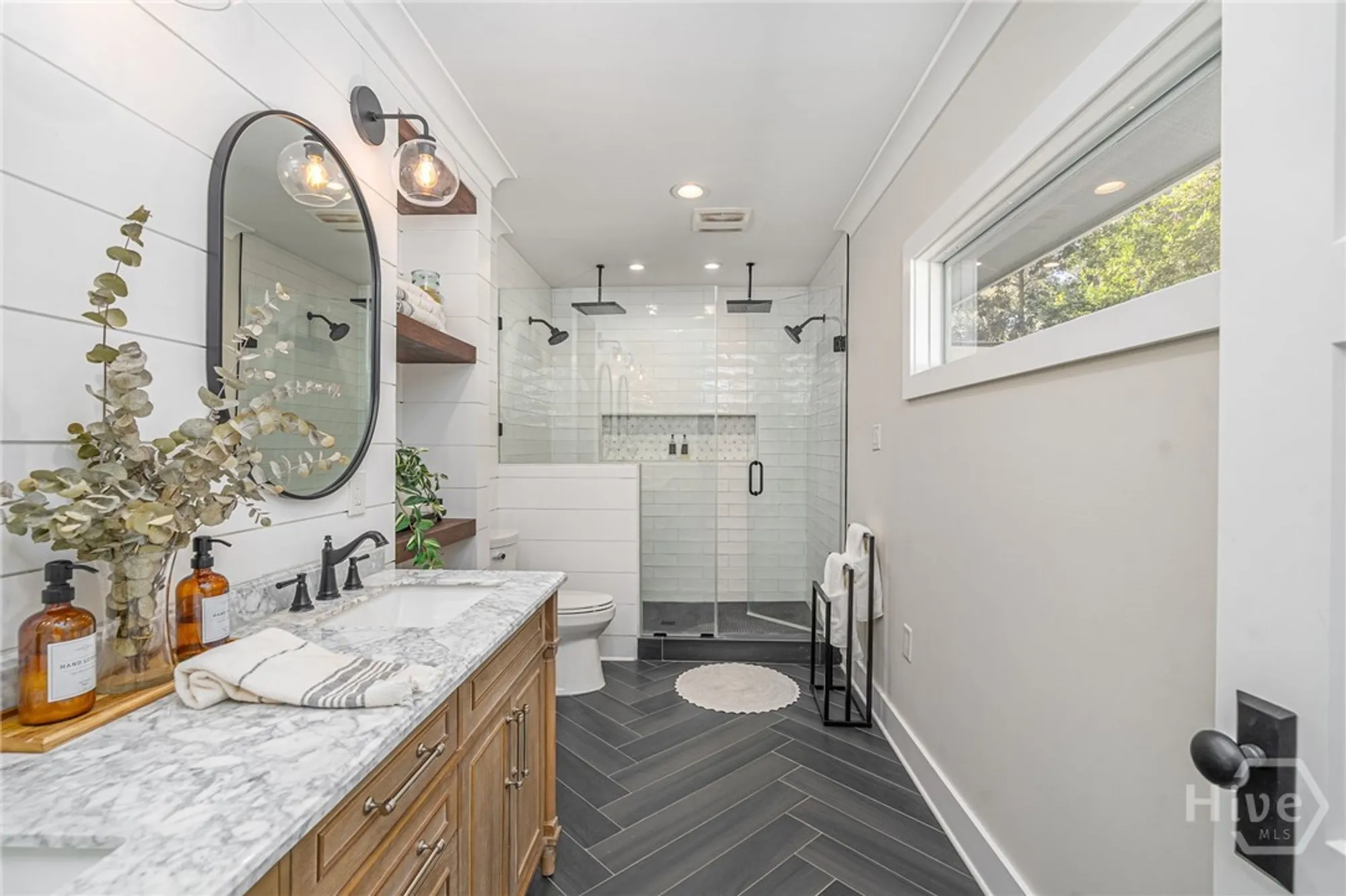 Property Slideshow image 20 of 27 | 10 howley ln, Savannah, GA, 31411