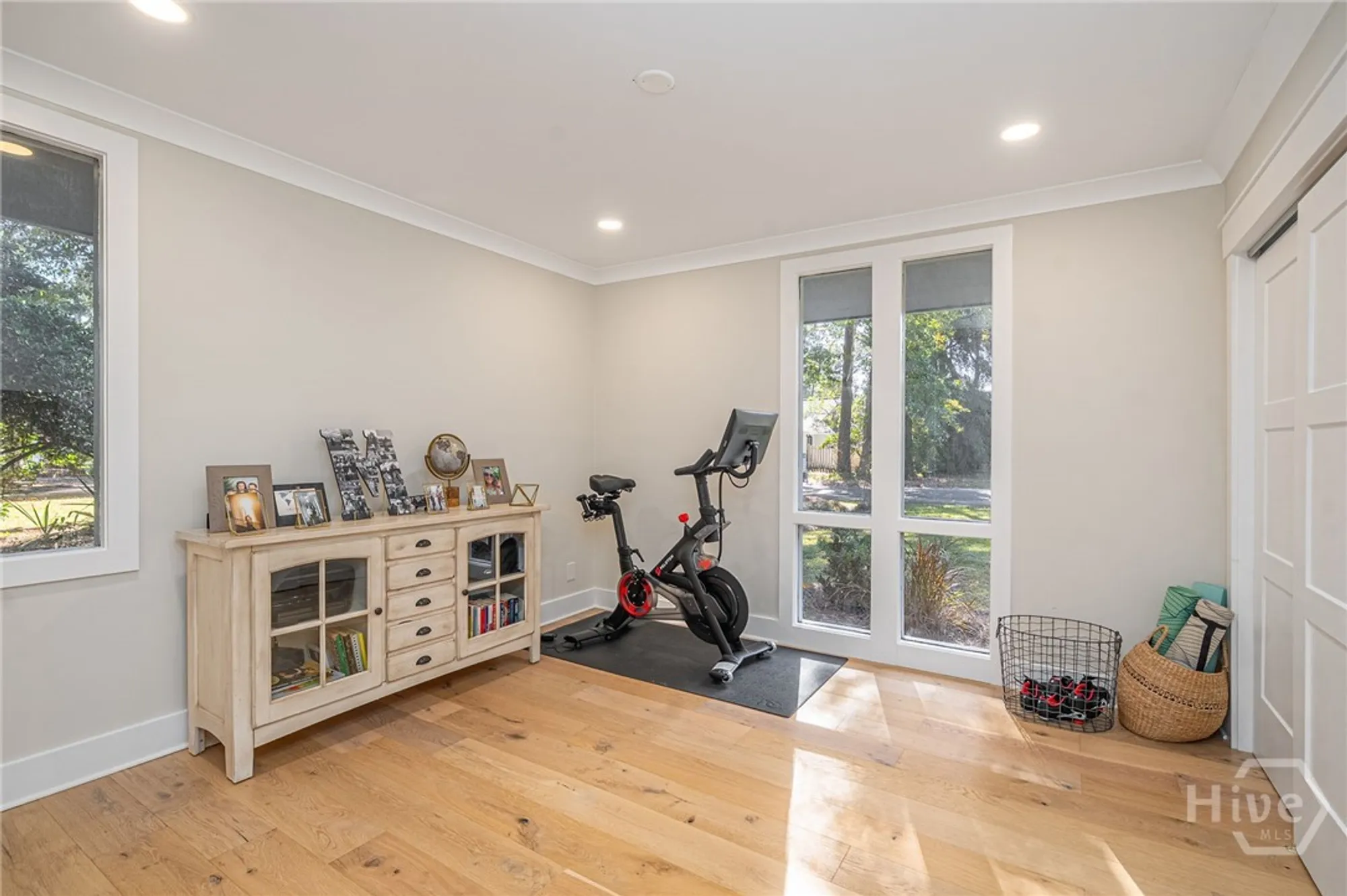 Property Slideshow image 21 of 27 | 10 howley ln, Savannah, GA, 31411