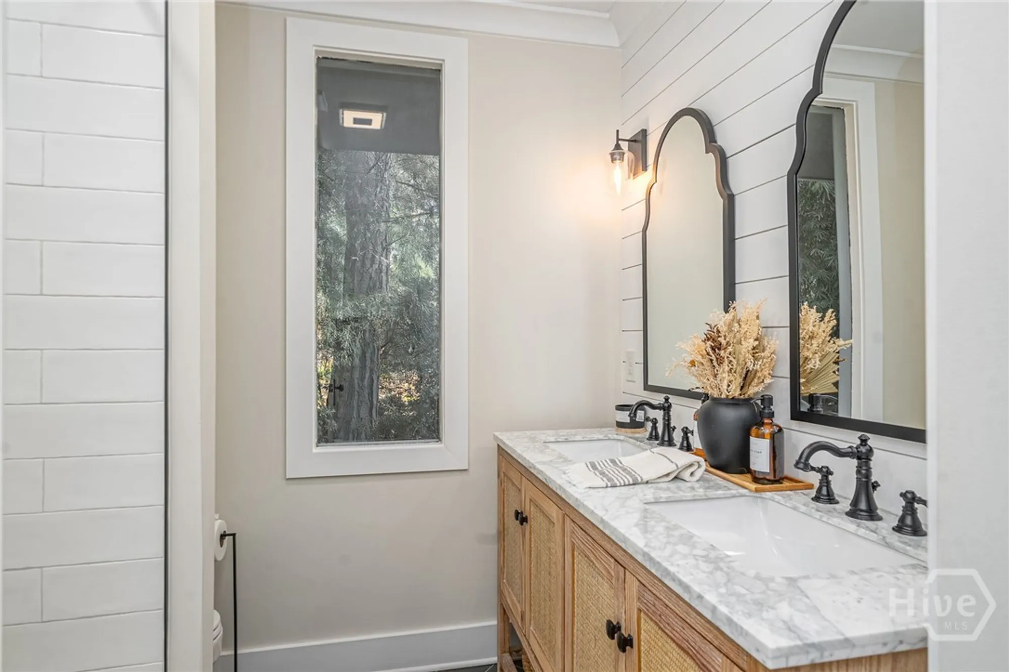 Property Slideshow image 22 of 27 | 10 howley ln, Savannah, GA, 31411