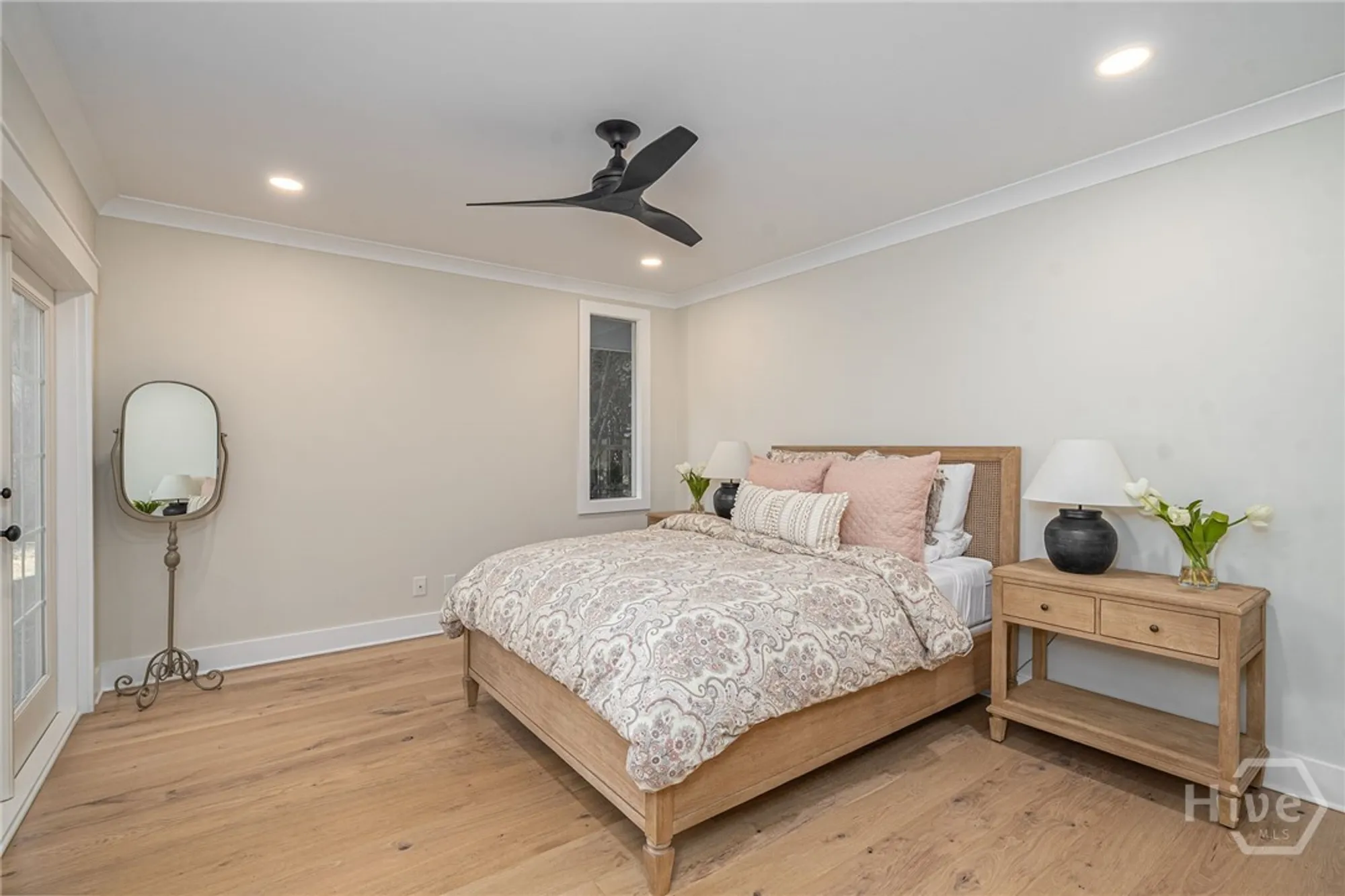 Property Slideshow image 23 of 27 | 10 howley ln, Savannah, GA, 31411