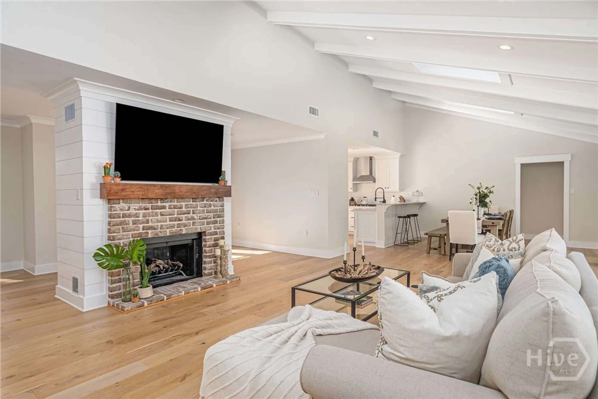 Property Slideshow image 5 of 27 | 10 howley ln, Savannah, GA, 31411