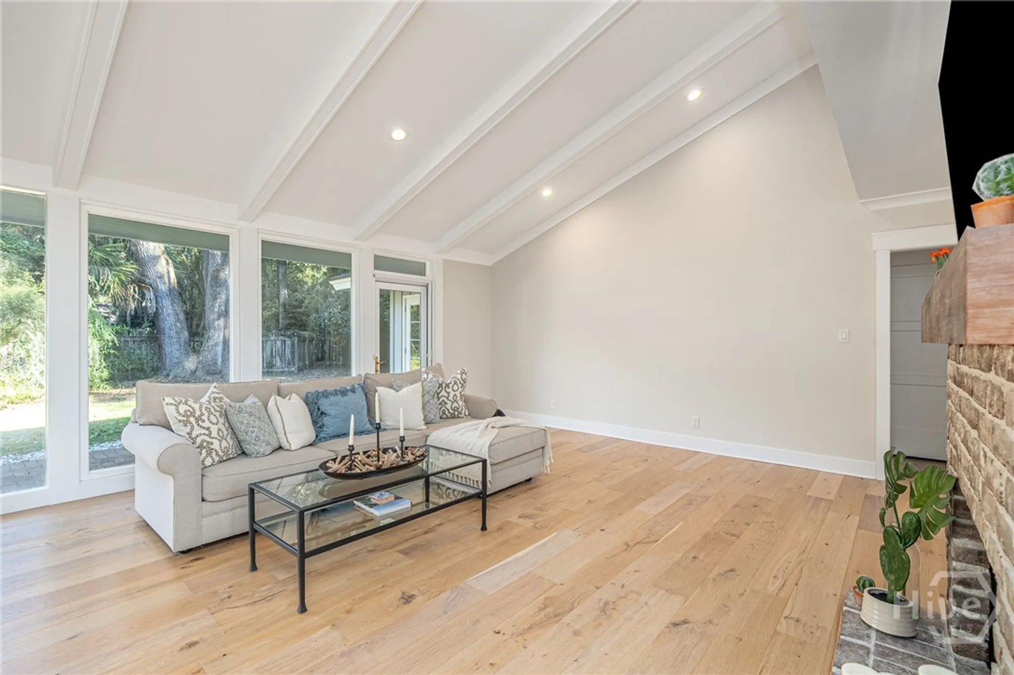 Property Slideshow image 6 of 27 | 10 howley ln, Savannah, GA, 31411