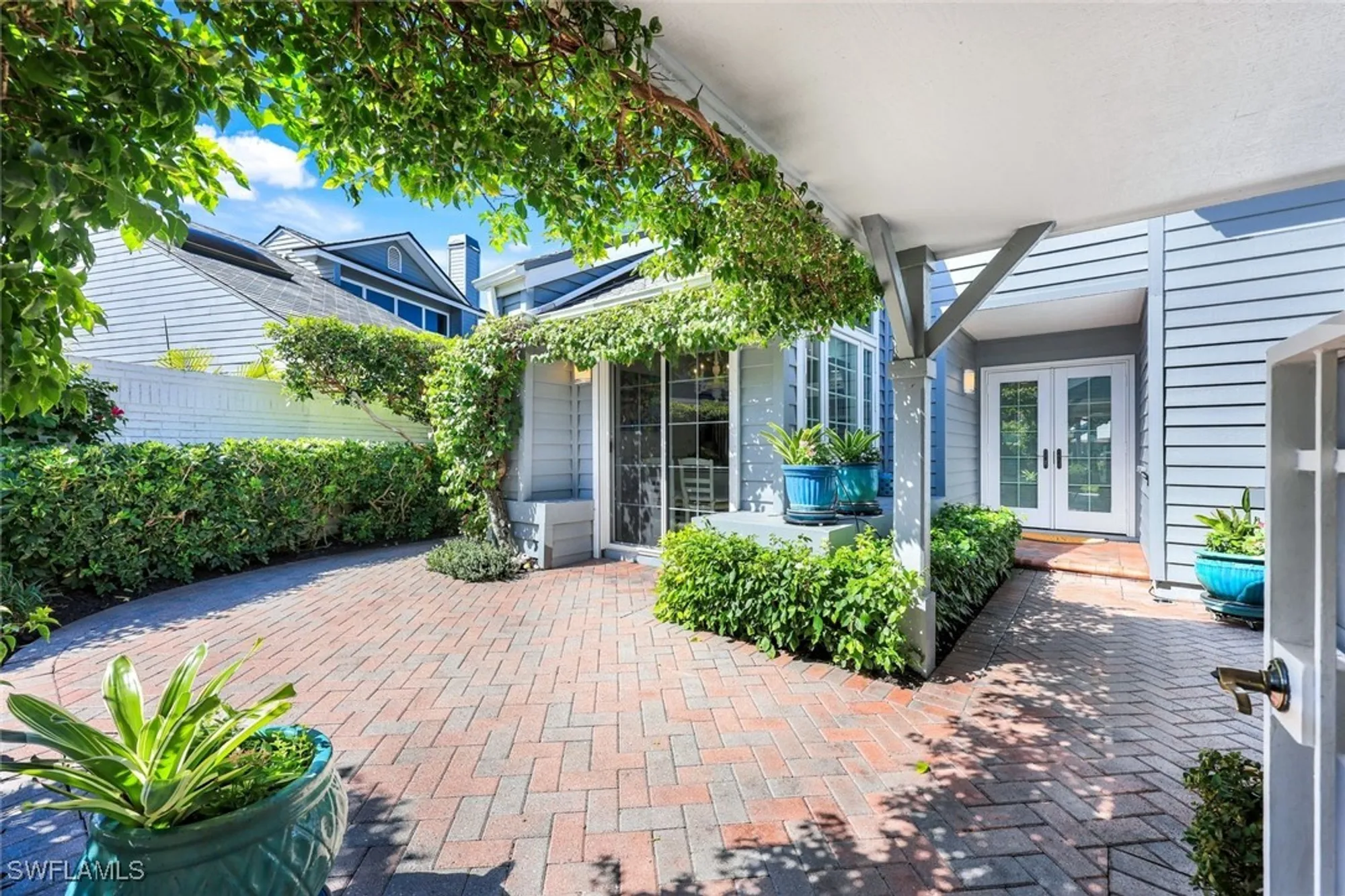 Property Slideshow image 4 of 38 | 635 bridgeway ln, Naples, FL, 34108
