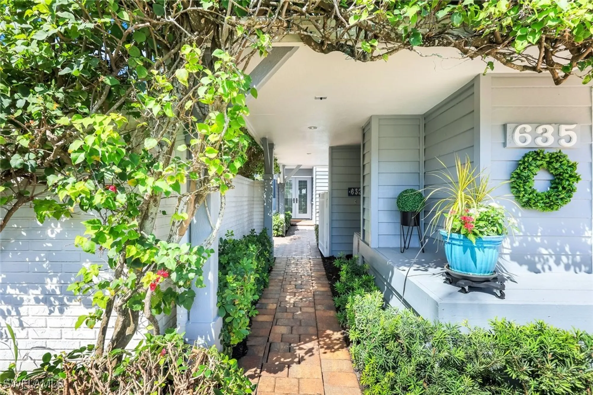 Property Slideshow image 6 of 38 | 635 bridgeway ln, Naples, FL, 34108