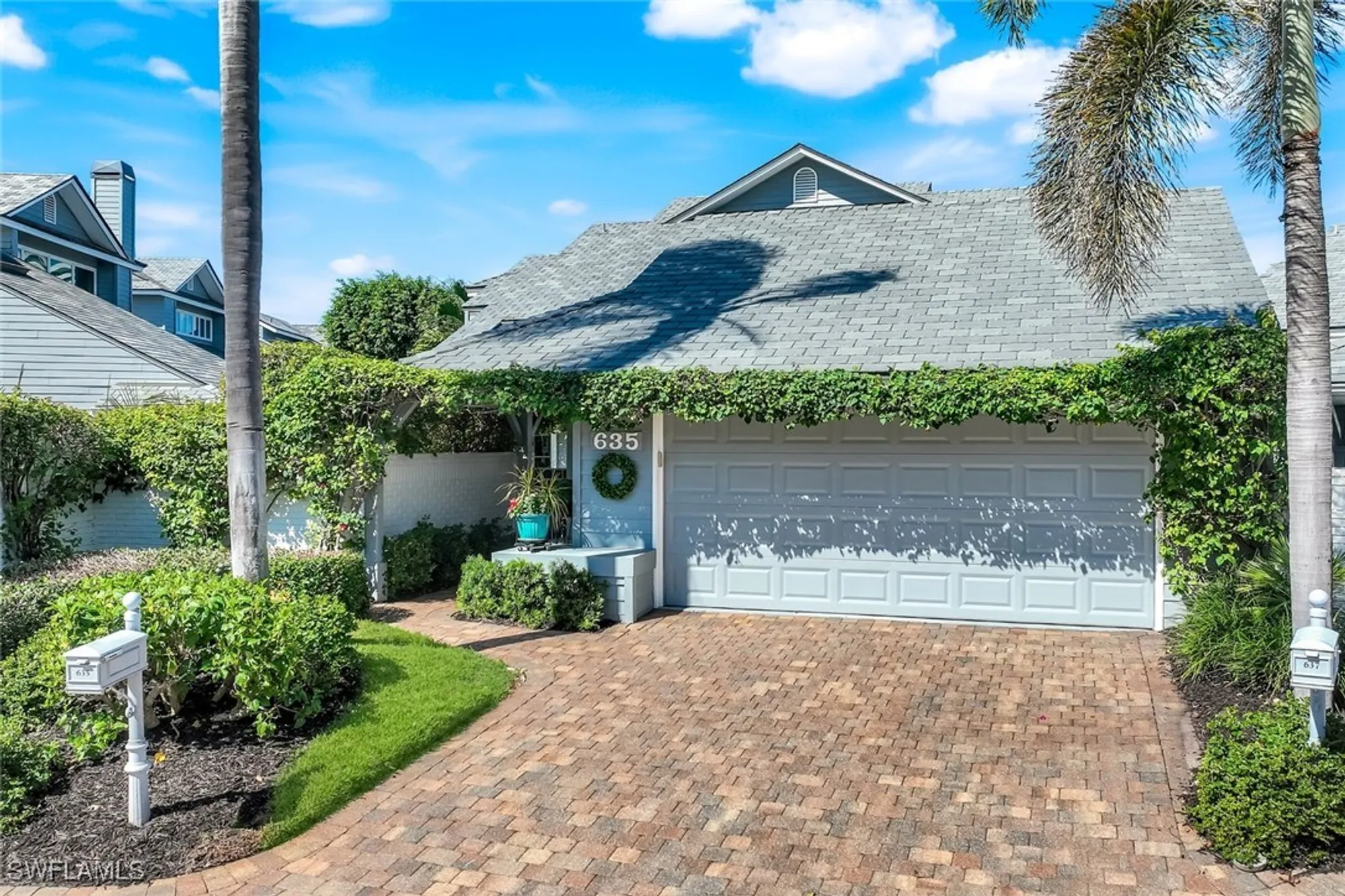 Property Slideshow image 7 of 38 | 635 bridgeway ln, Naples, FL, 34108