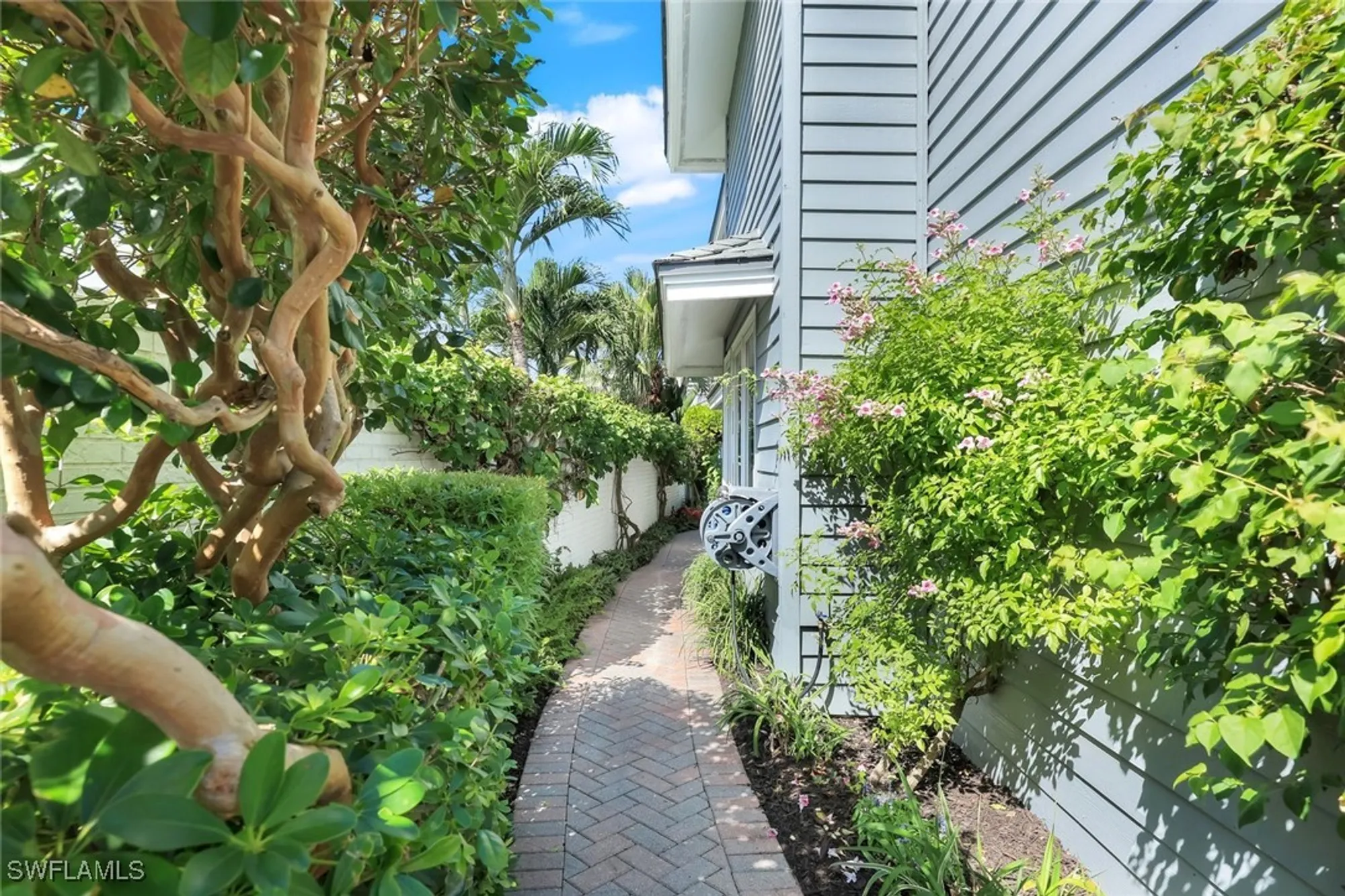 Property Slideshow image 8 of 38 | 635 bridgeway ln, Naples, FL, 34108