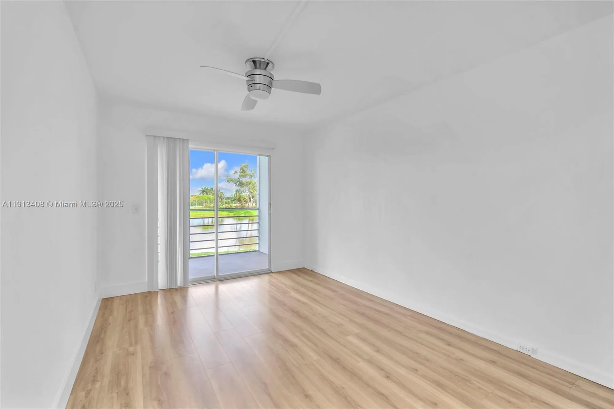 Property Slideshow image 12 of 27 | 2048 hythe c # 2048, Boca Raton, FL, 33434