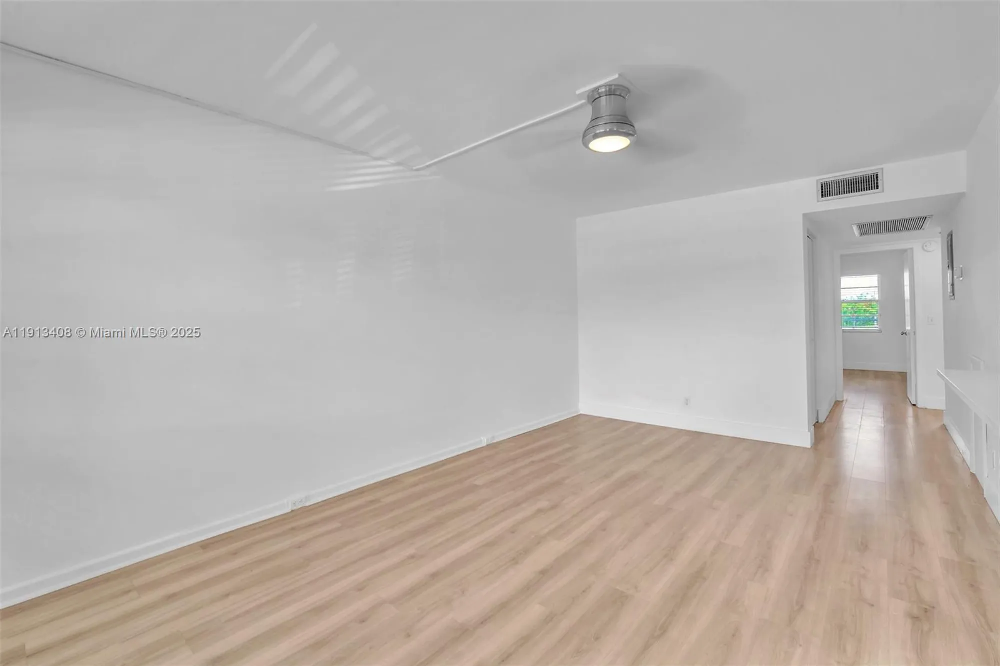 Property Slideshow image 7 of 27 | 2048 hythe c # 2048, Boca Raton, FL, 33434