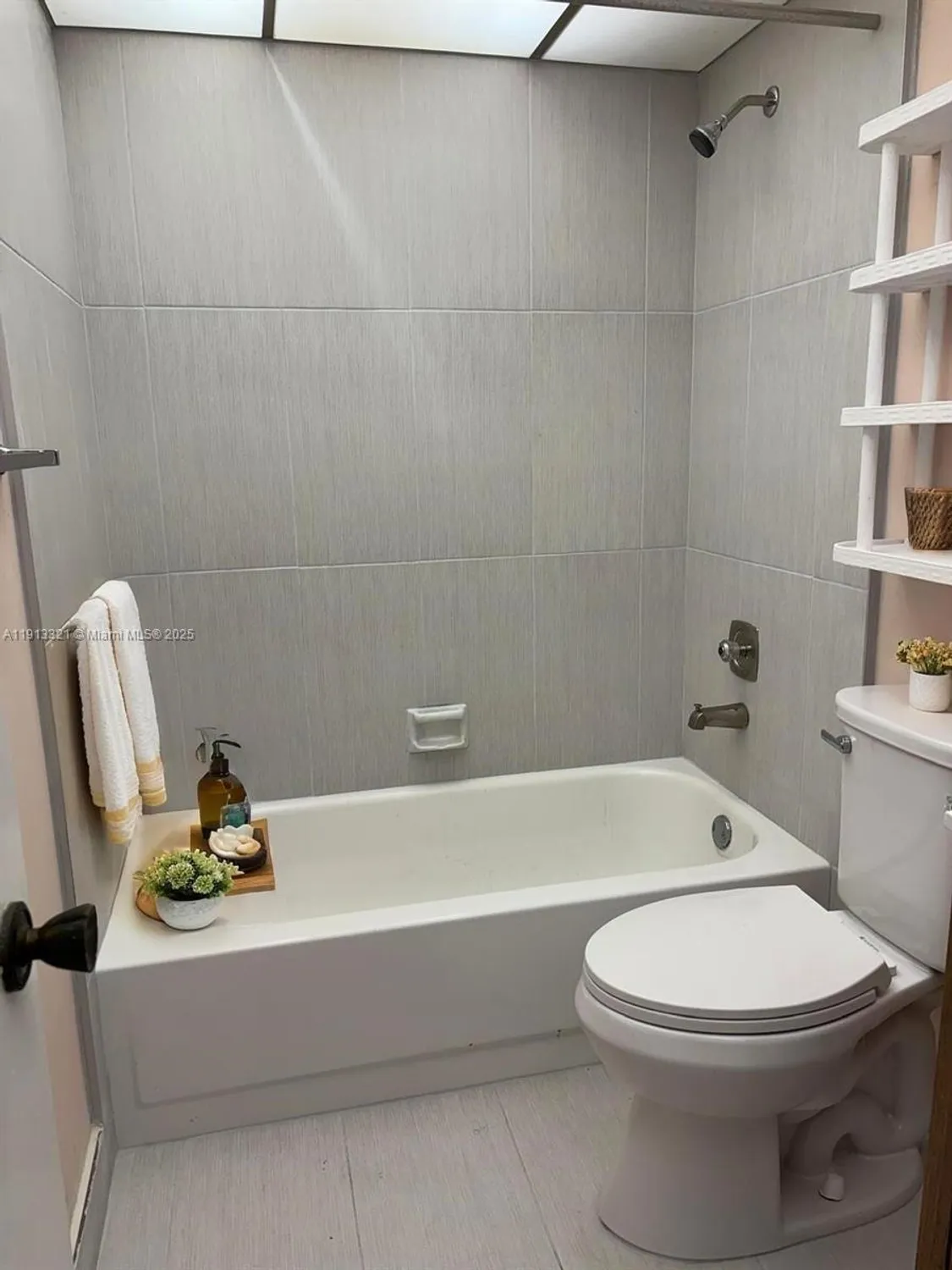 Property Slideshow image 11 of 17 | 235 burgundy e unit e, Delray Beach, FL, 33484