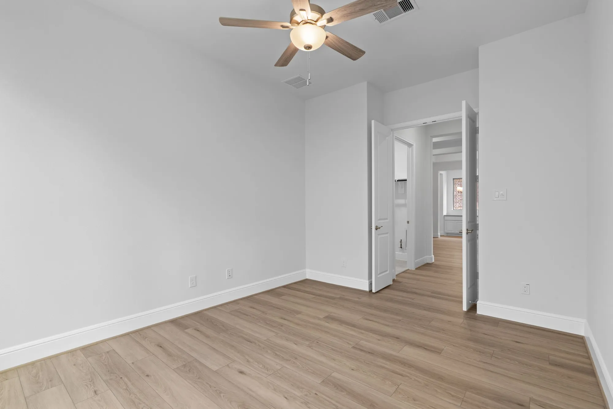 Property Slideshow image 16 of 34 | 10014 larkin cv, Willis, TX, 77318