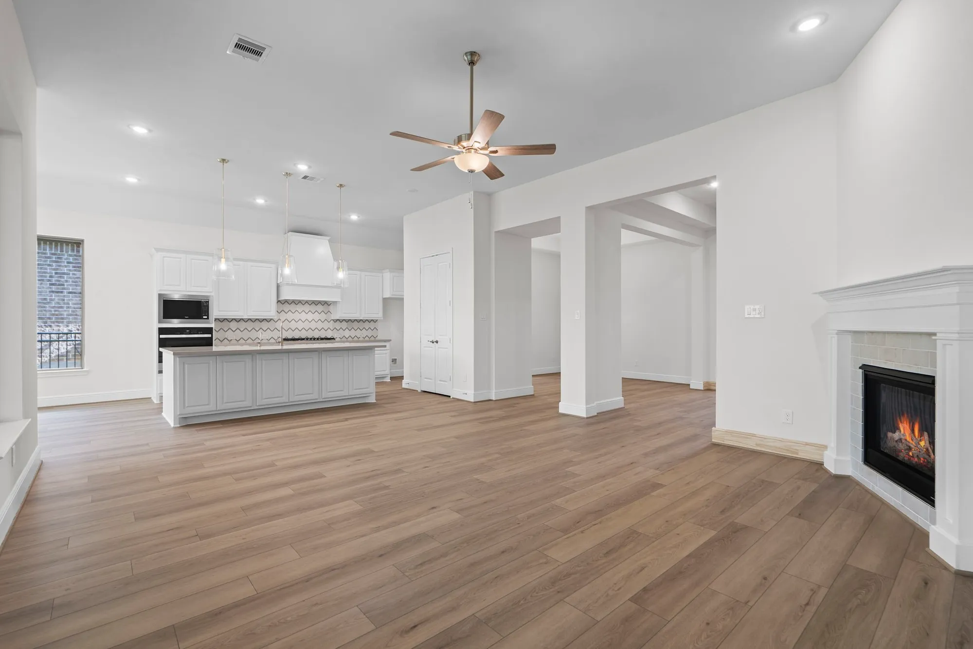 Property Slideshow image 10 of 34 | 10014 larkin cv, Willis, TX, 77318