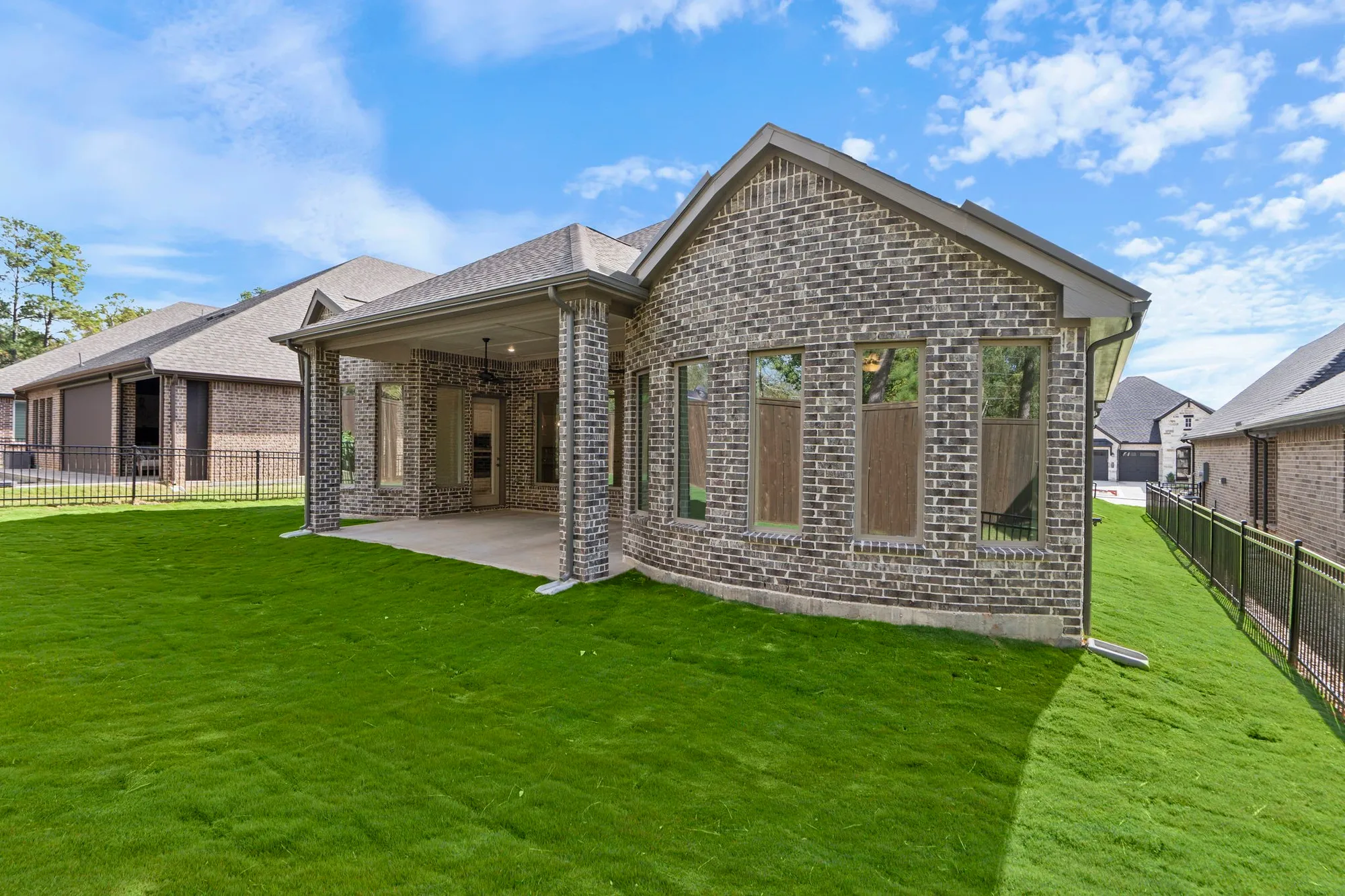 Property Slideshow image 27 of 34 | 10014 larkin cv, Willis, TX, 77318