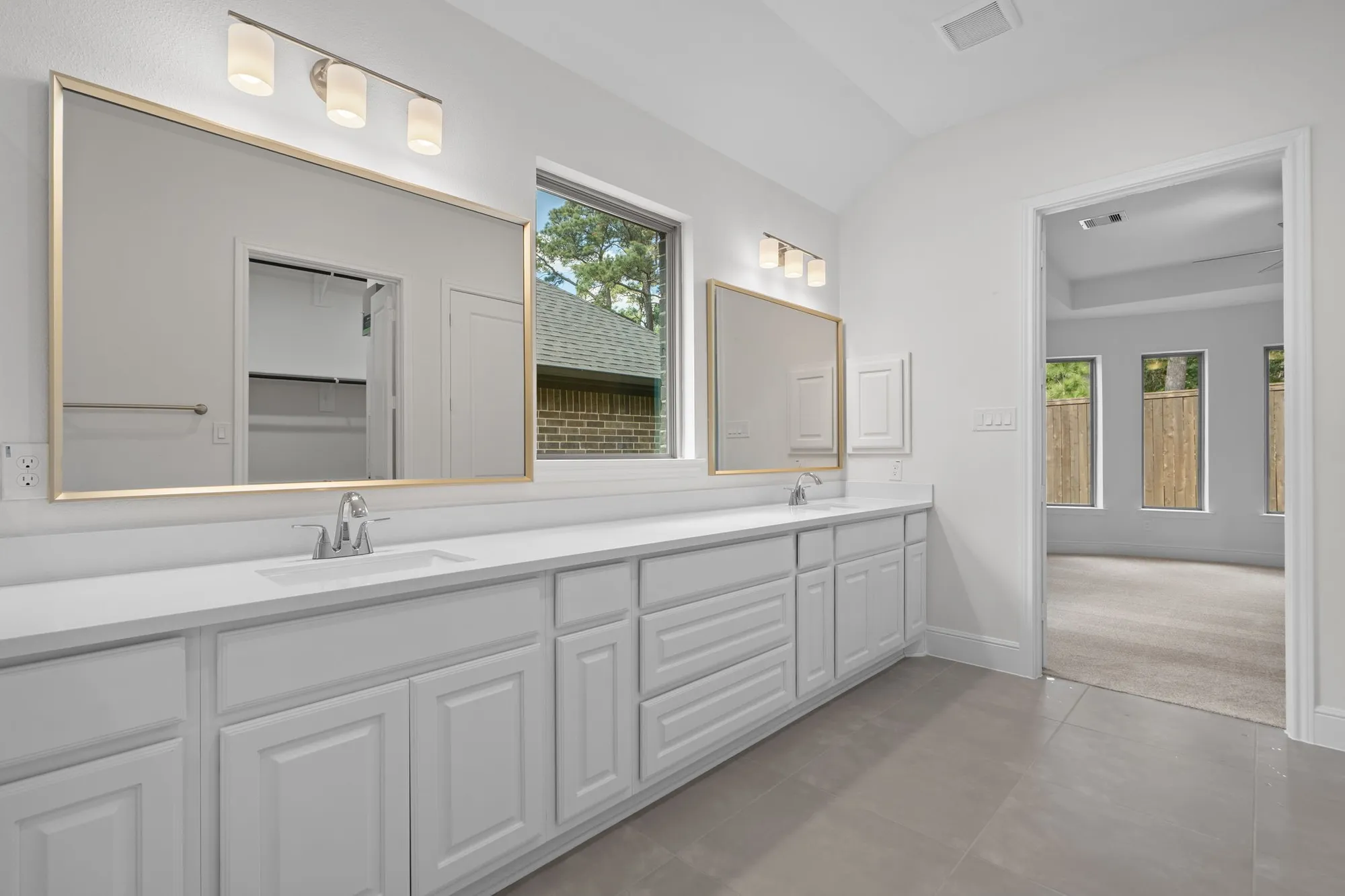 Property Slideshow image 22 of 34 | 10014 larkin cv, Willis, TX, 77318