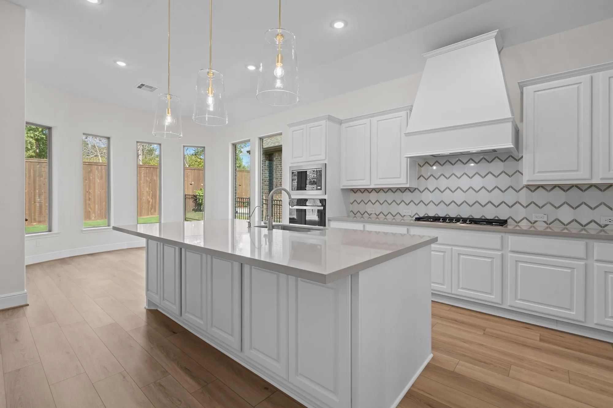 Property Slideshow image 4 of 34 | 10014 larkin cv, Willis, TX, 77318