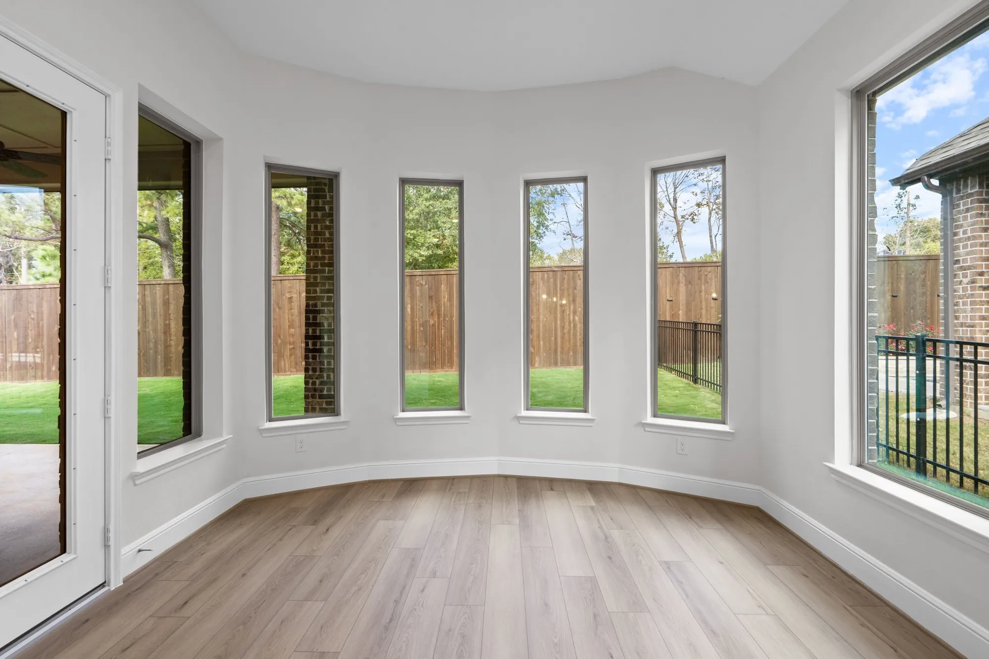 Property Slideshow image 8 of 34 | 10014 larkin cv, Willis, TX, 77318