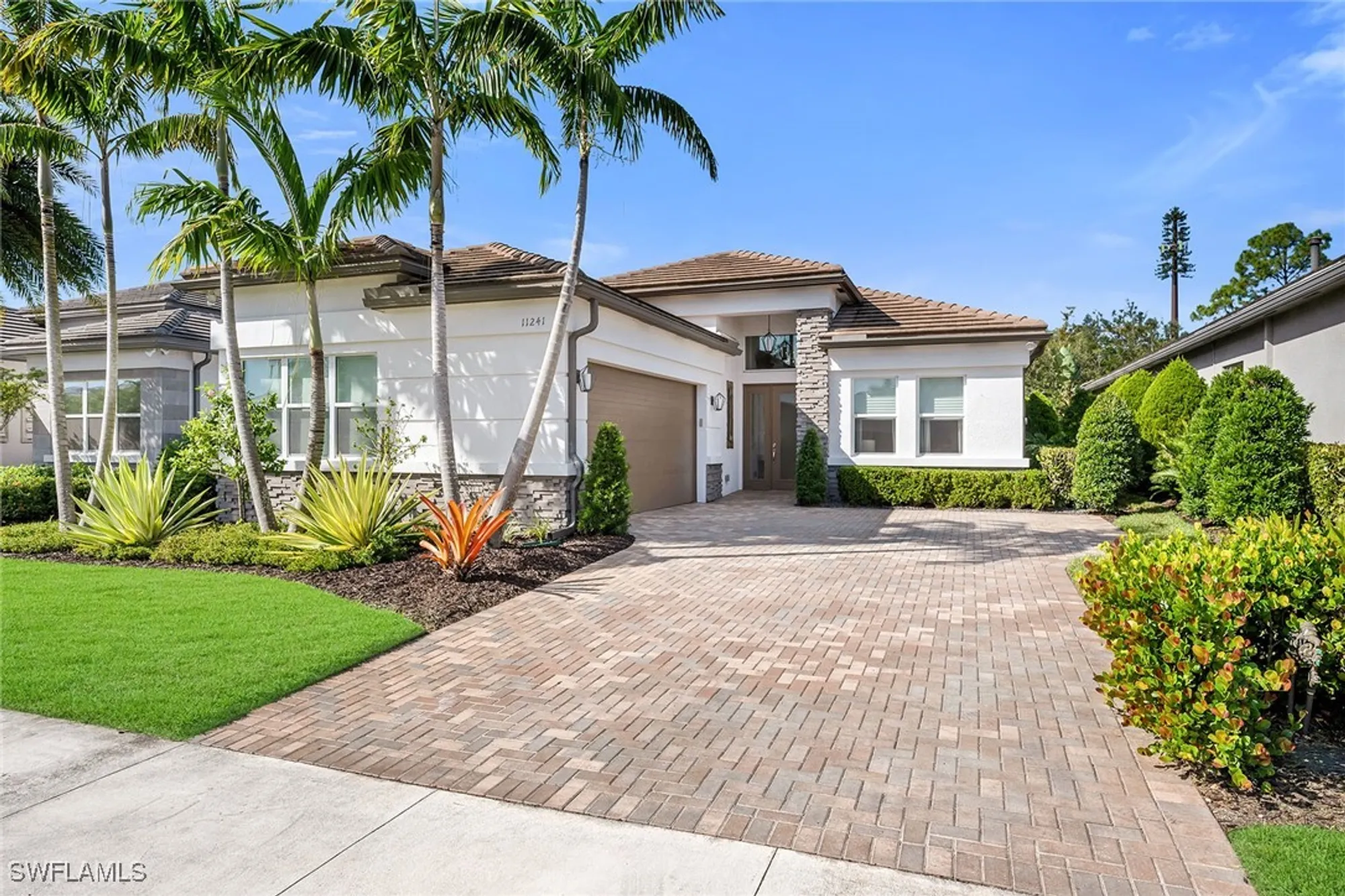 Property Slideshow image 1 of 44 | 11241 daphne ct, Naples, FL, 34120