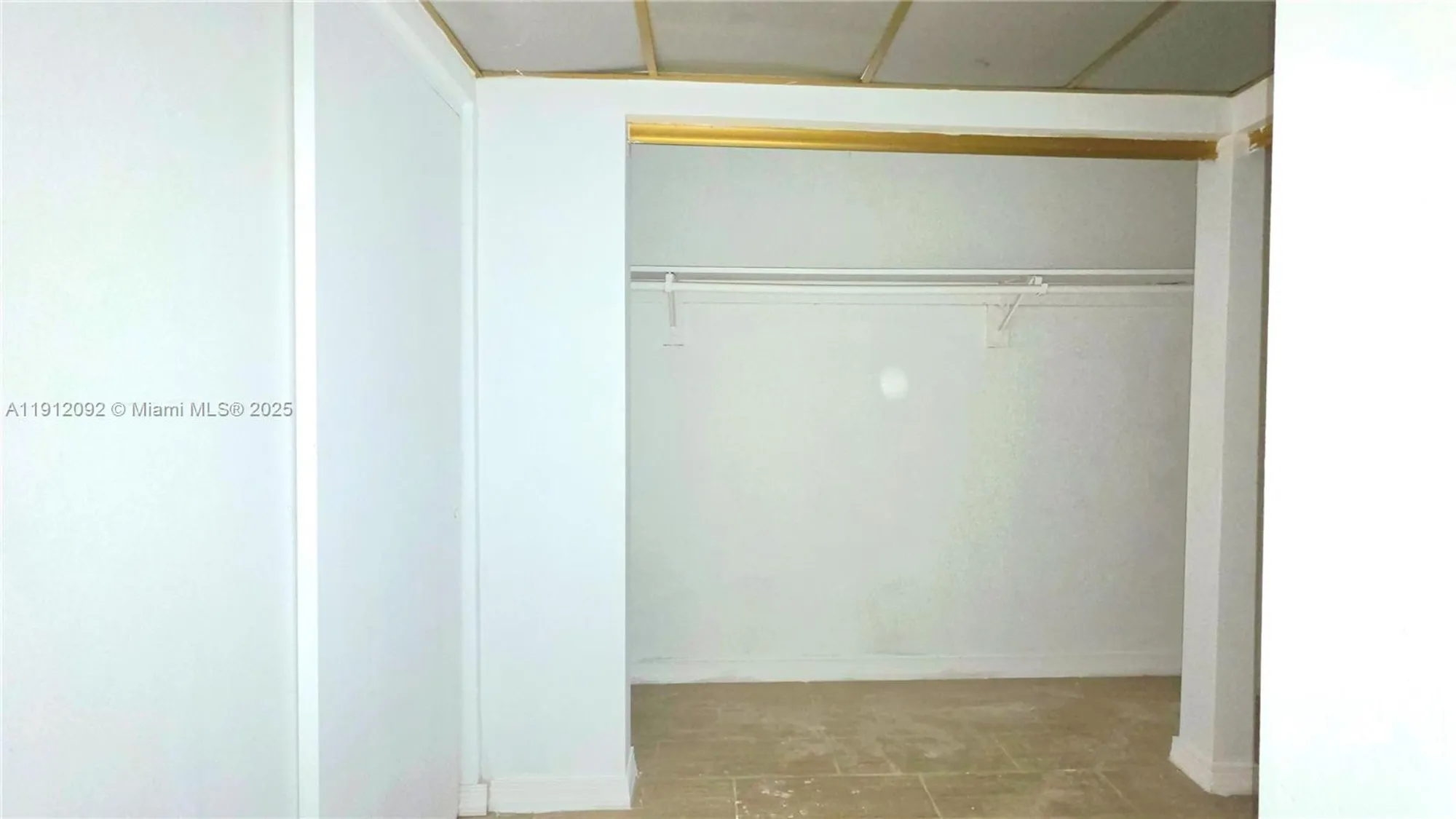 Property Slideshow image 11 of 14 | 18900 ne 3rd ct apt 520, Miami, FL, 33179